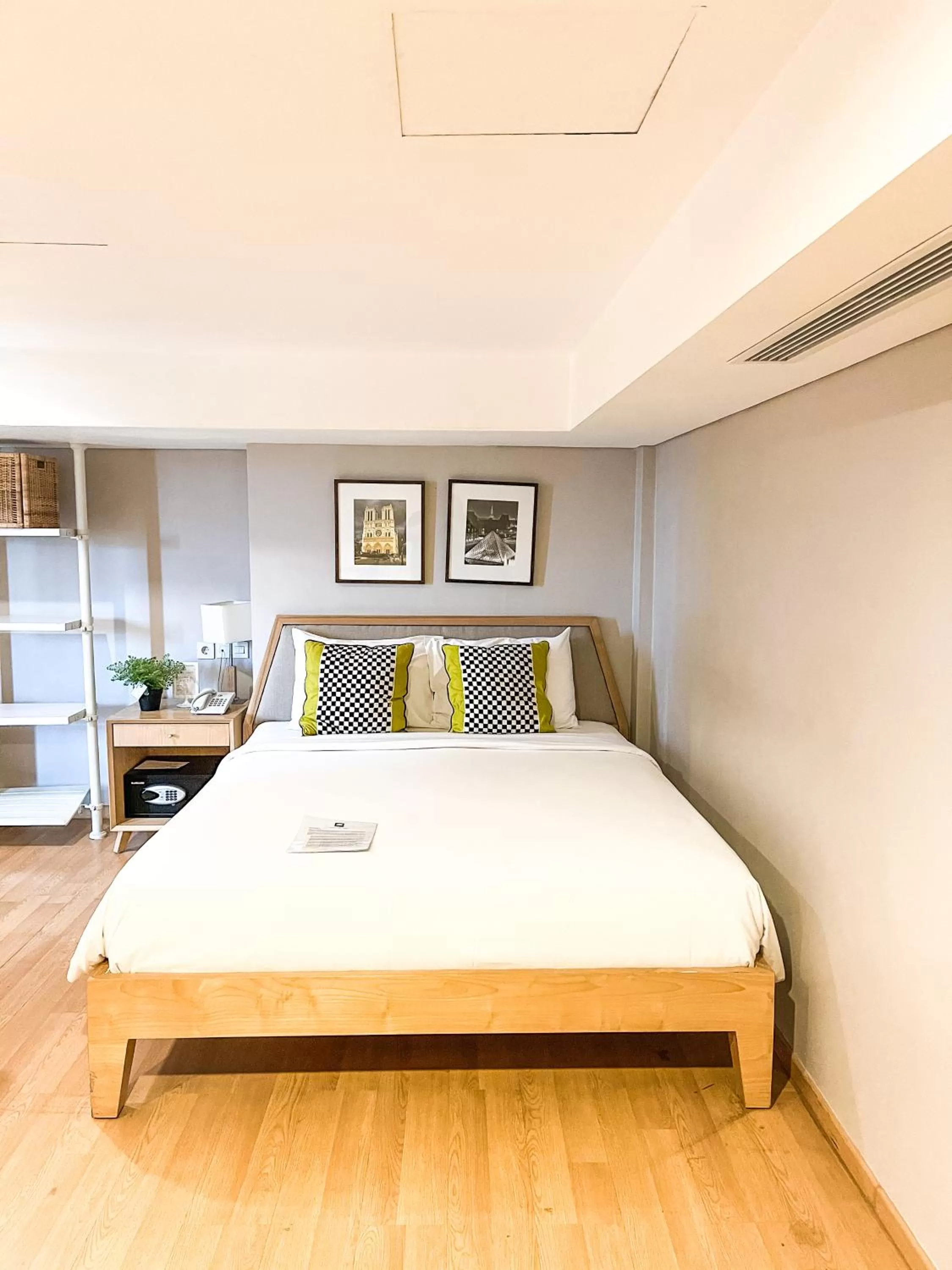 Bed in White Tree Residence