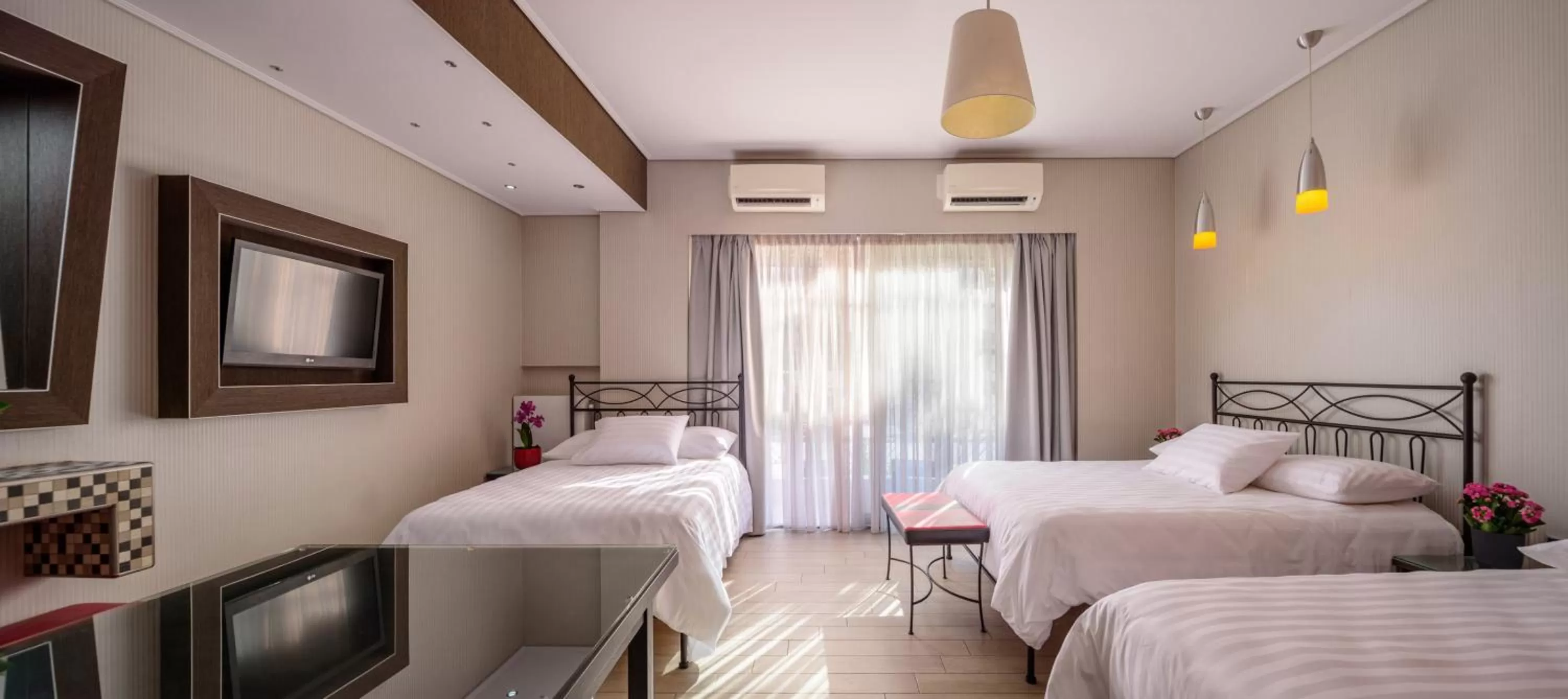 Photo of the whole room, Bed in Lume Athens