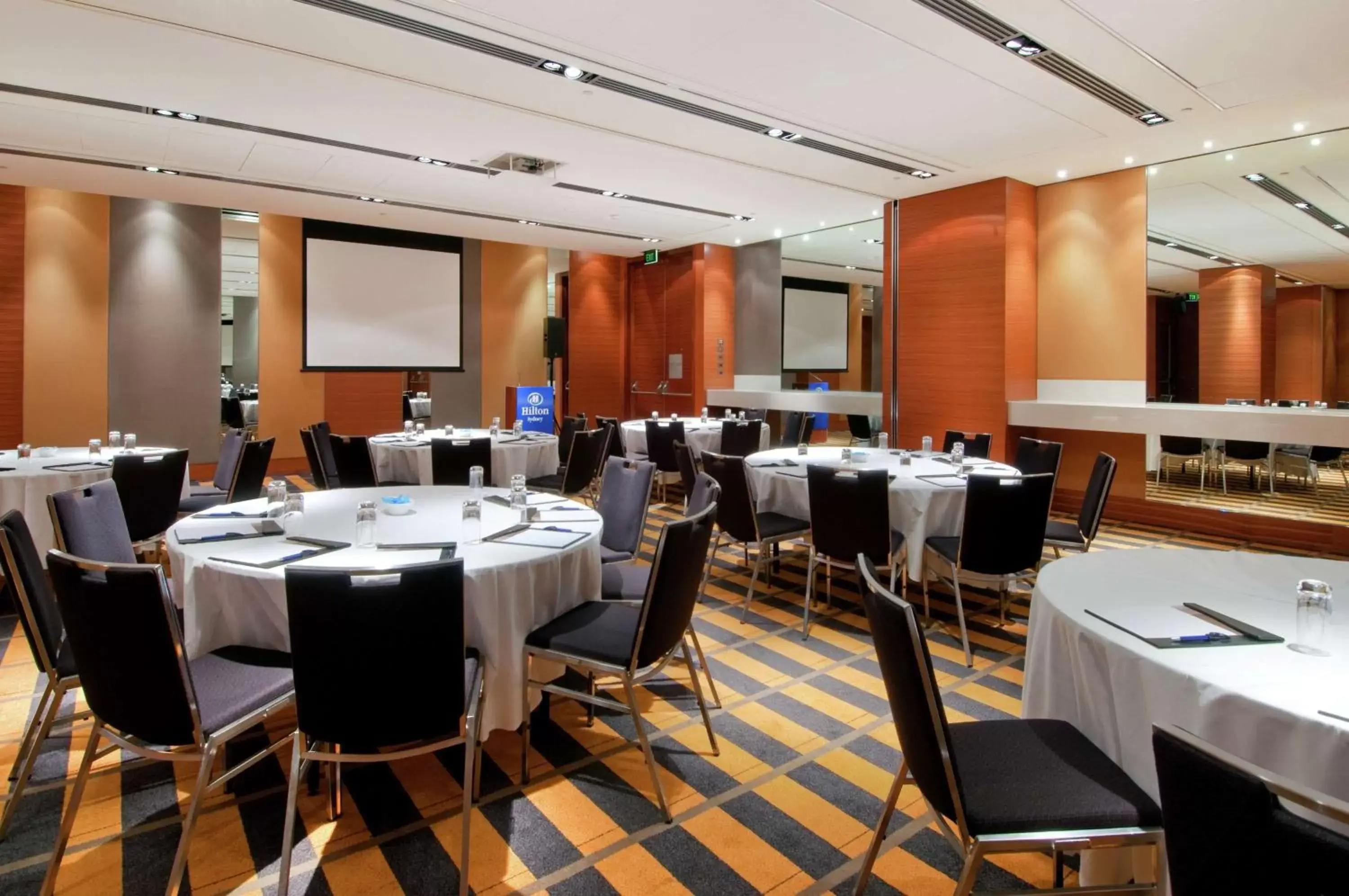 Meeting/conference room, Restaurant/Places to Eat in Hilton Sydney