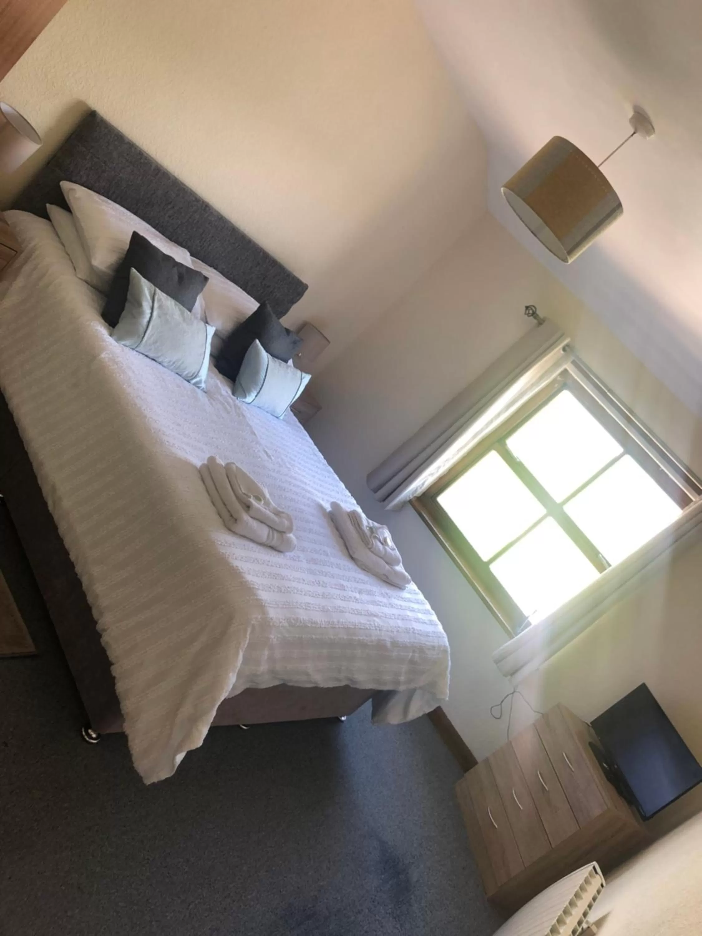 Bedroom, Bed in The Crossings