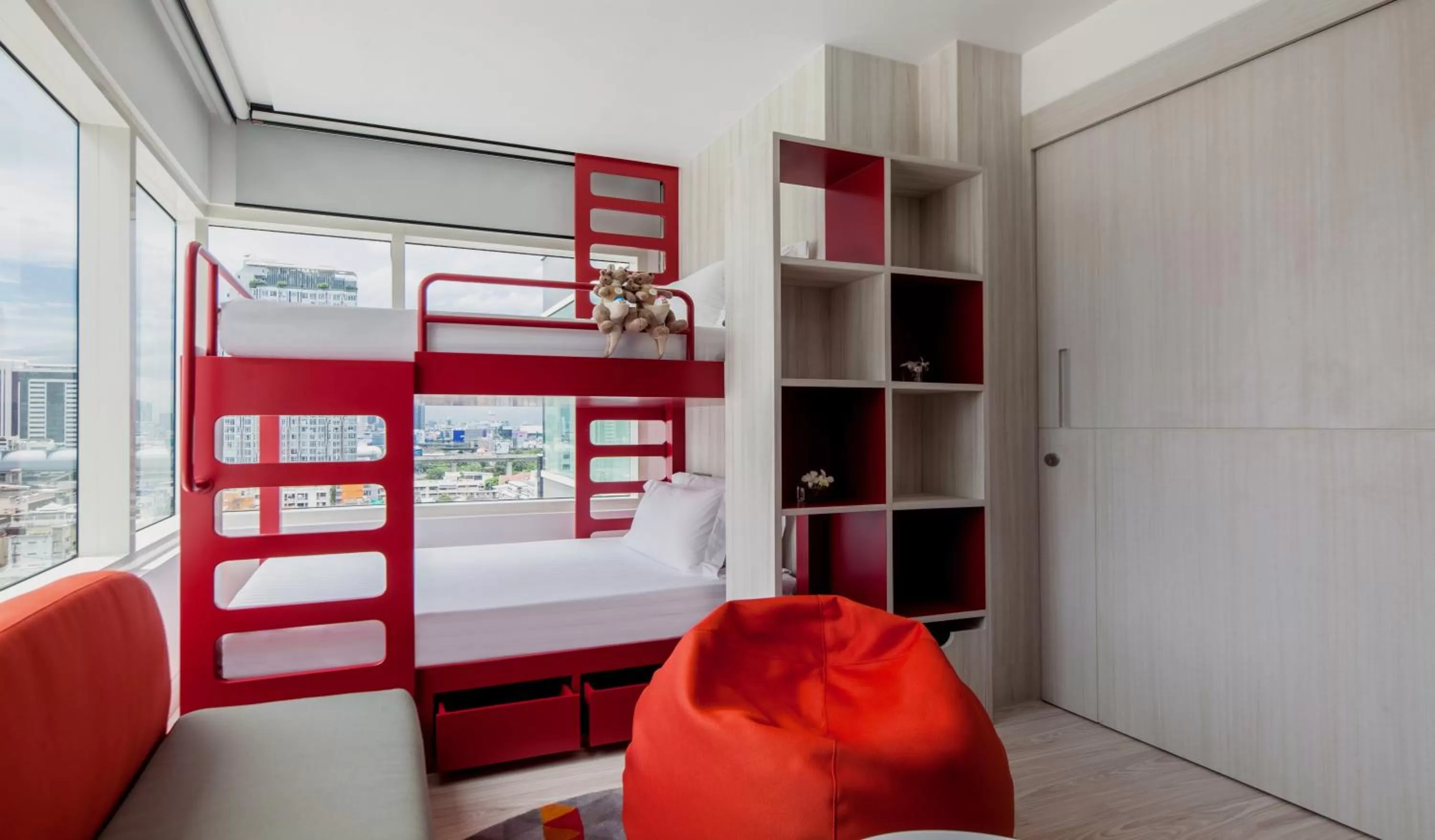 Photo of the whole room, Bed in Centara Watergate Pavilion Hotel Bangkok