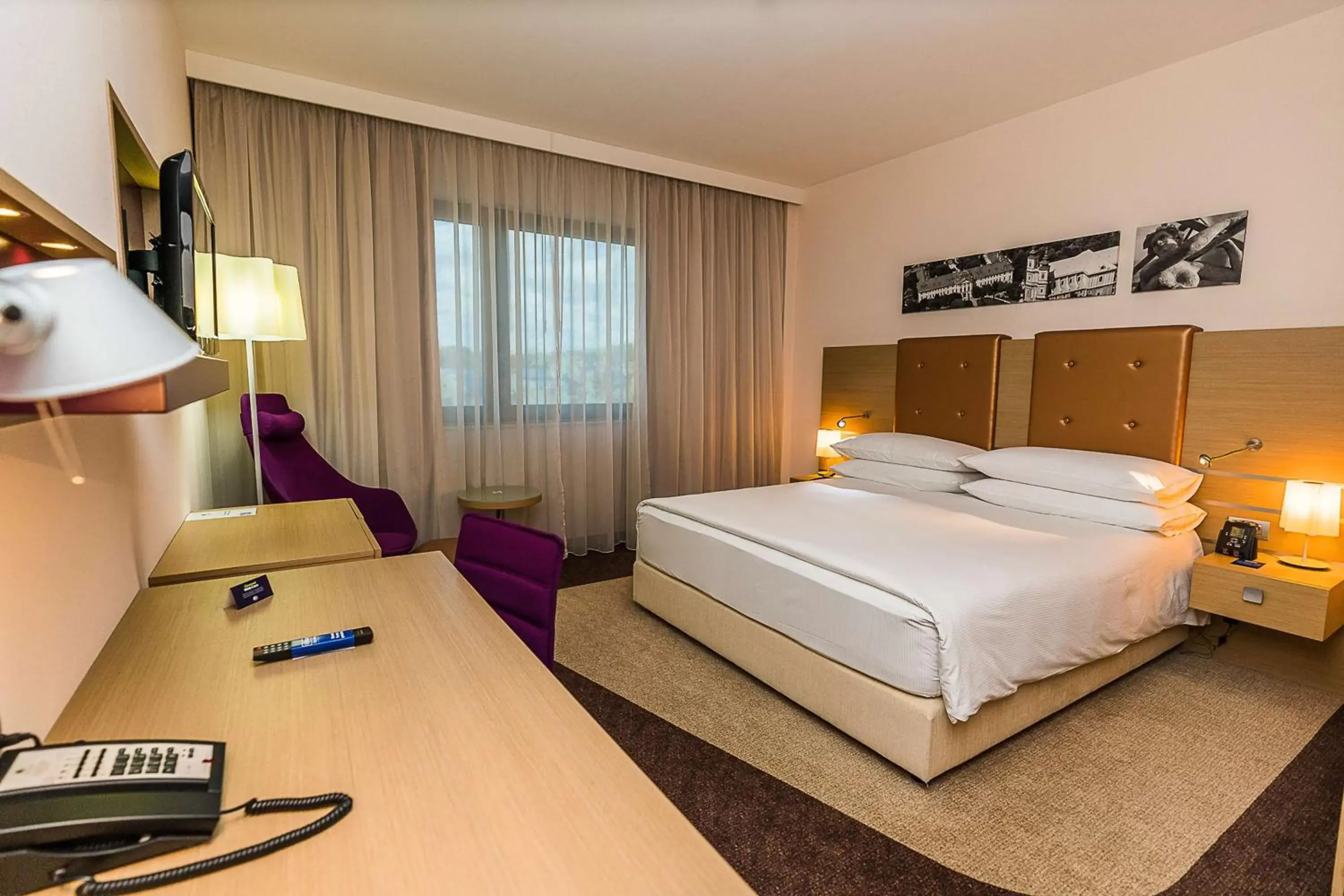 Bedroom, Bed in DoubleTree by Hilton Oradea