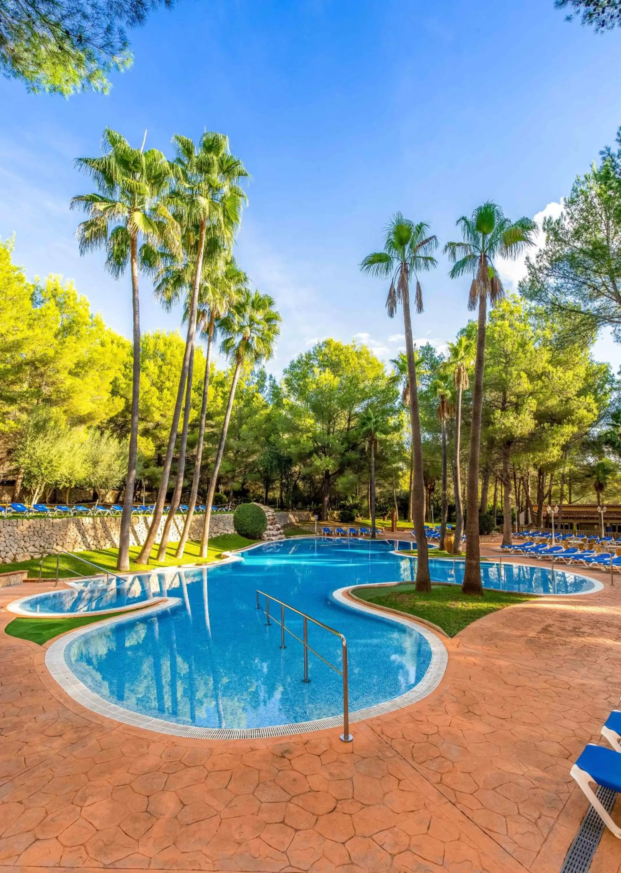 Swimming pool in Valentin Grand Park Suite Hotel