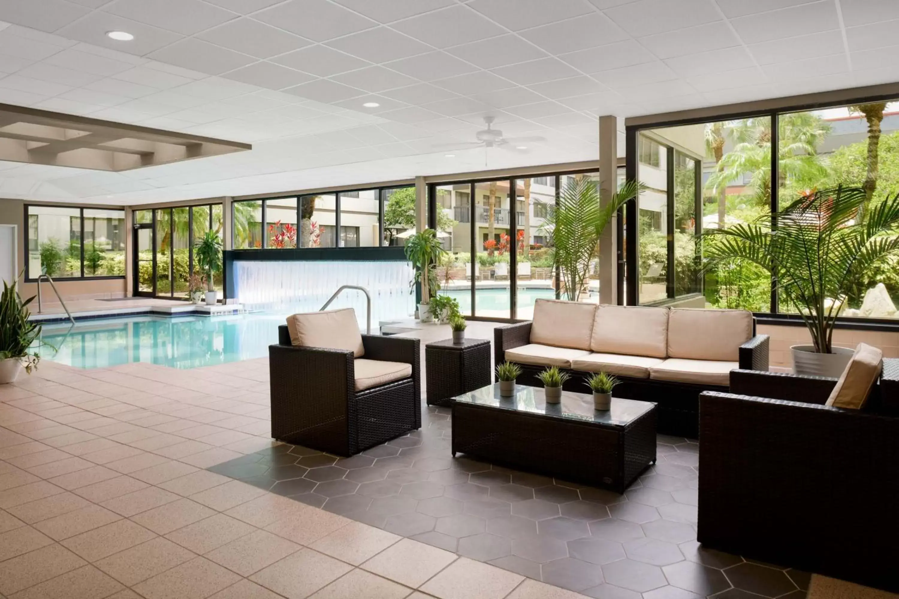 Swimming Pool in Sheraton Suites Orlando Airport Hotel