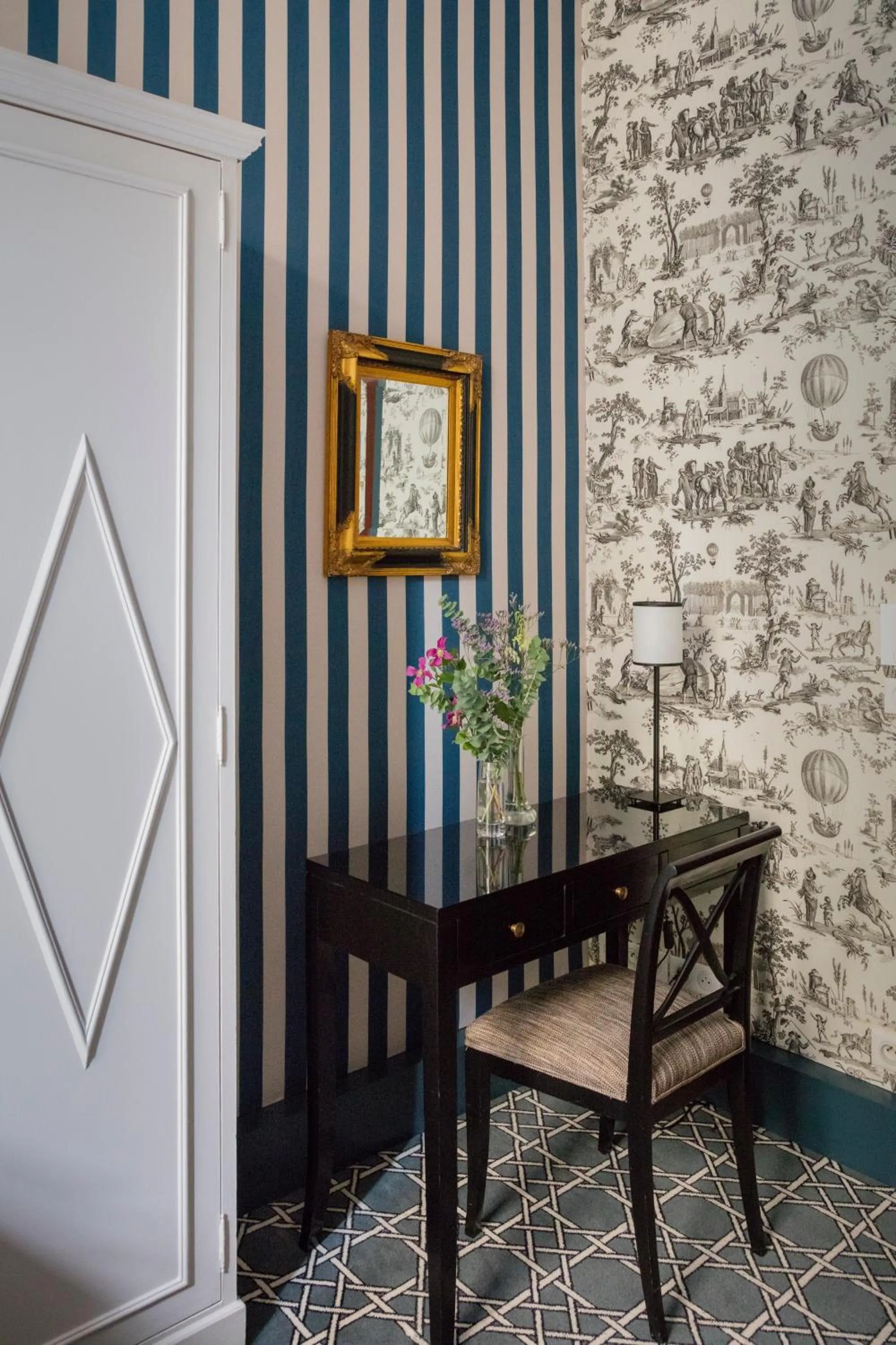 Seating area in Hôtel Saint Germain