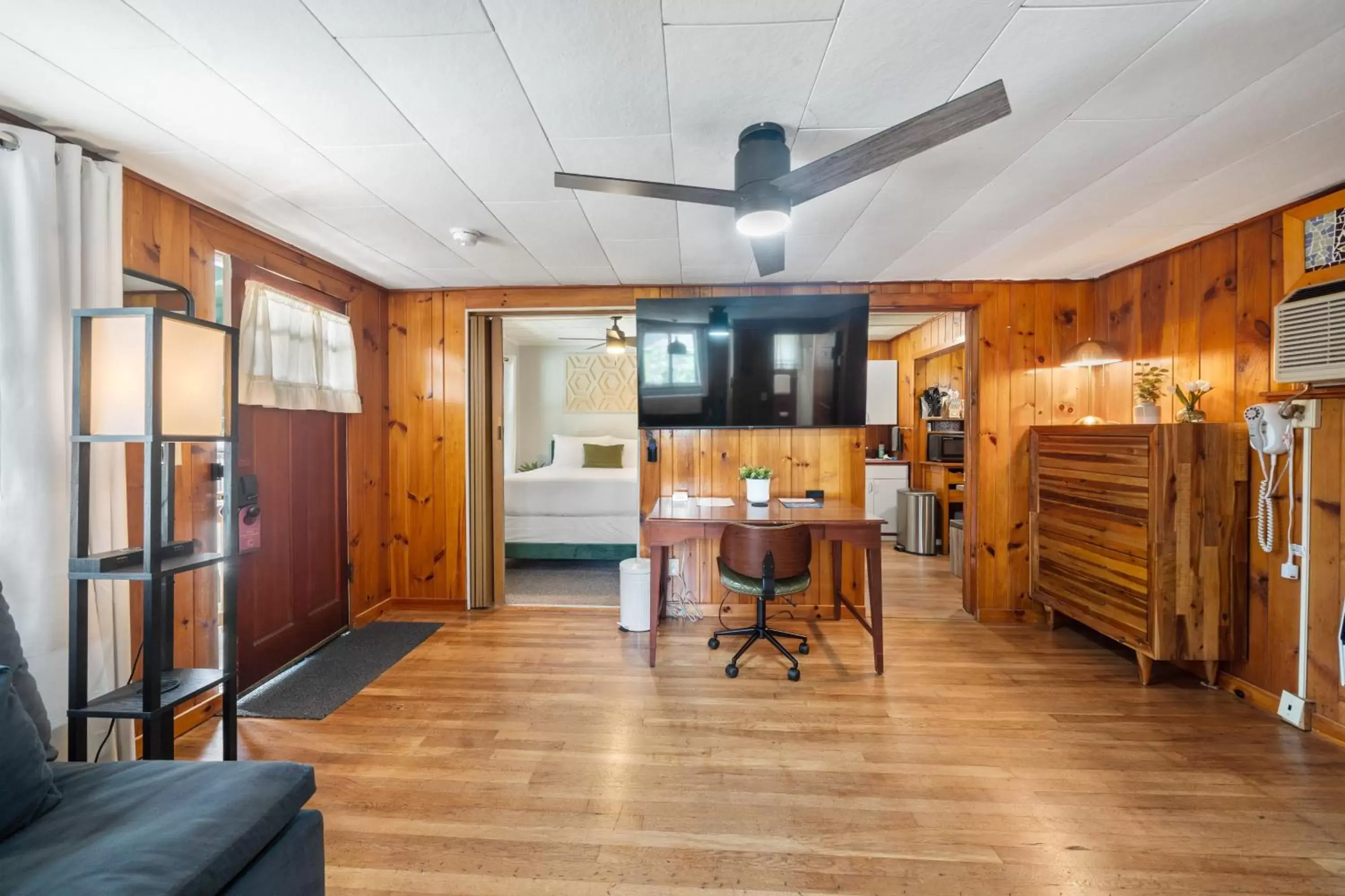 Photo of the whole room, Kitchen/Kitchenette in CedarWood Inn