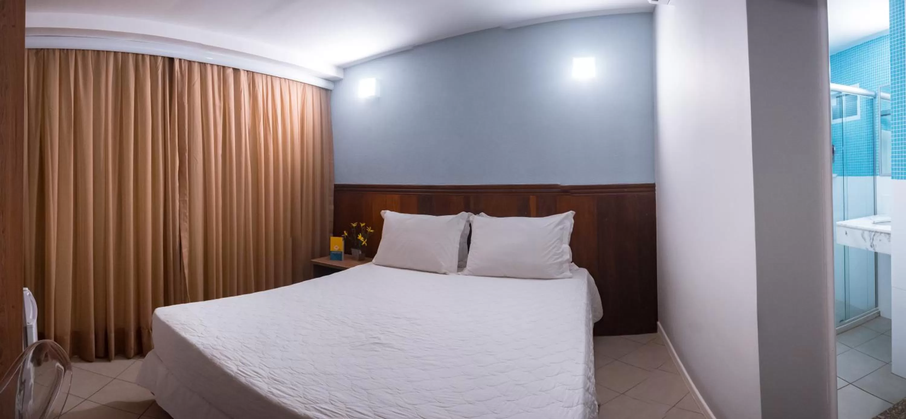 Bed in Malibu Plaza Hotel