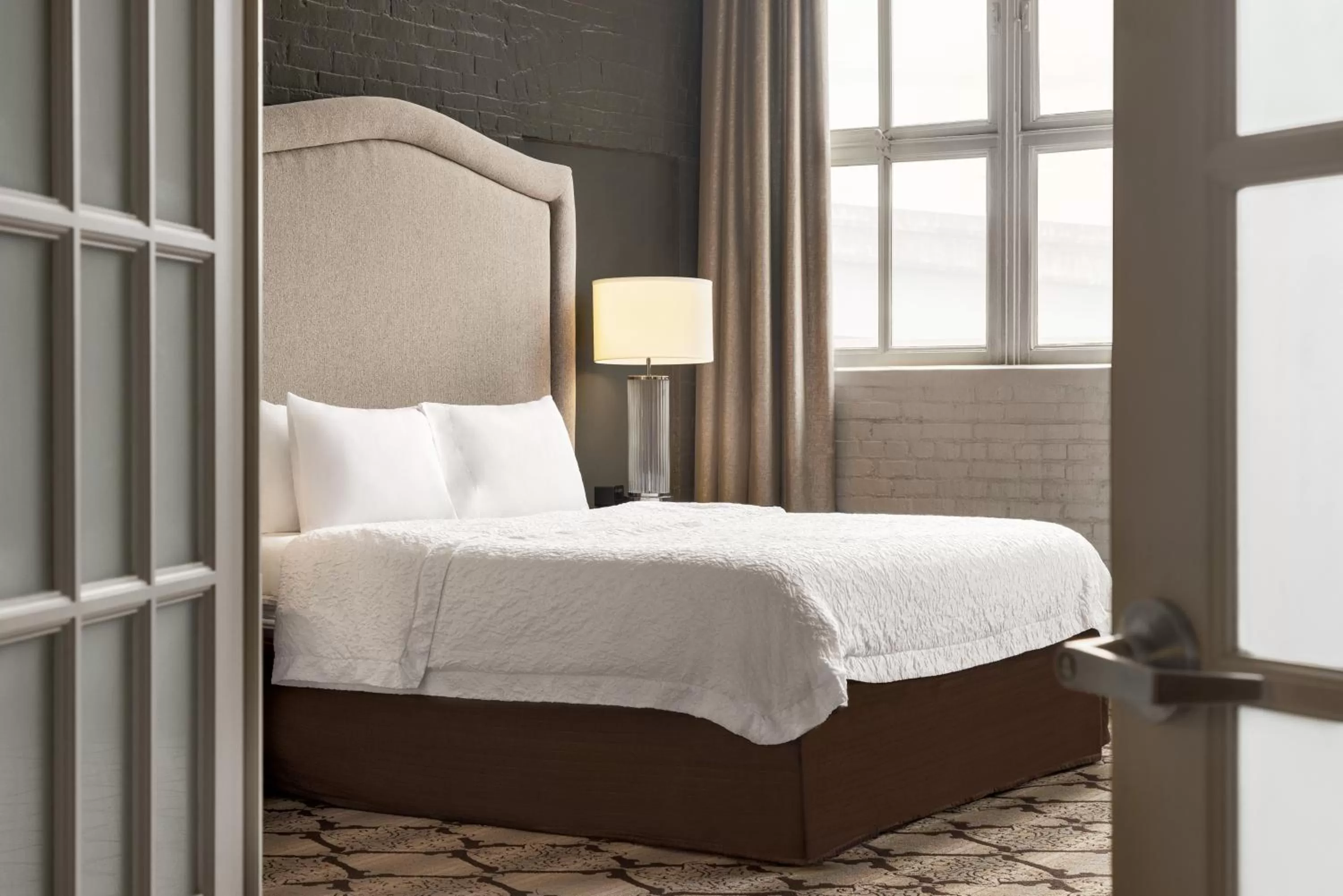 Bedroom, Bed in Hampton Inn and Suites New Orleans Convention Center