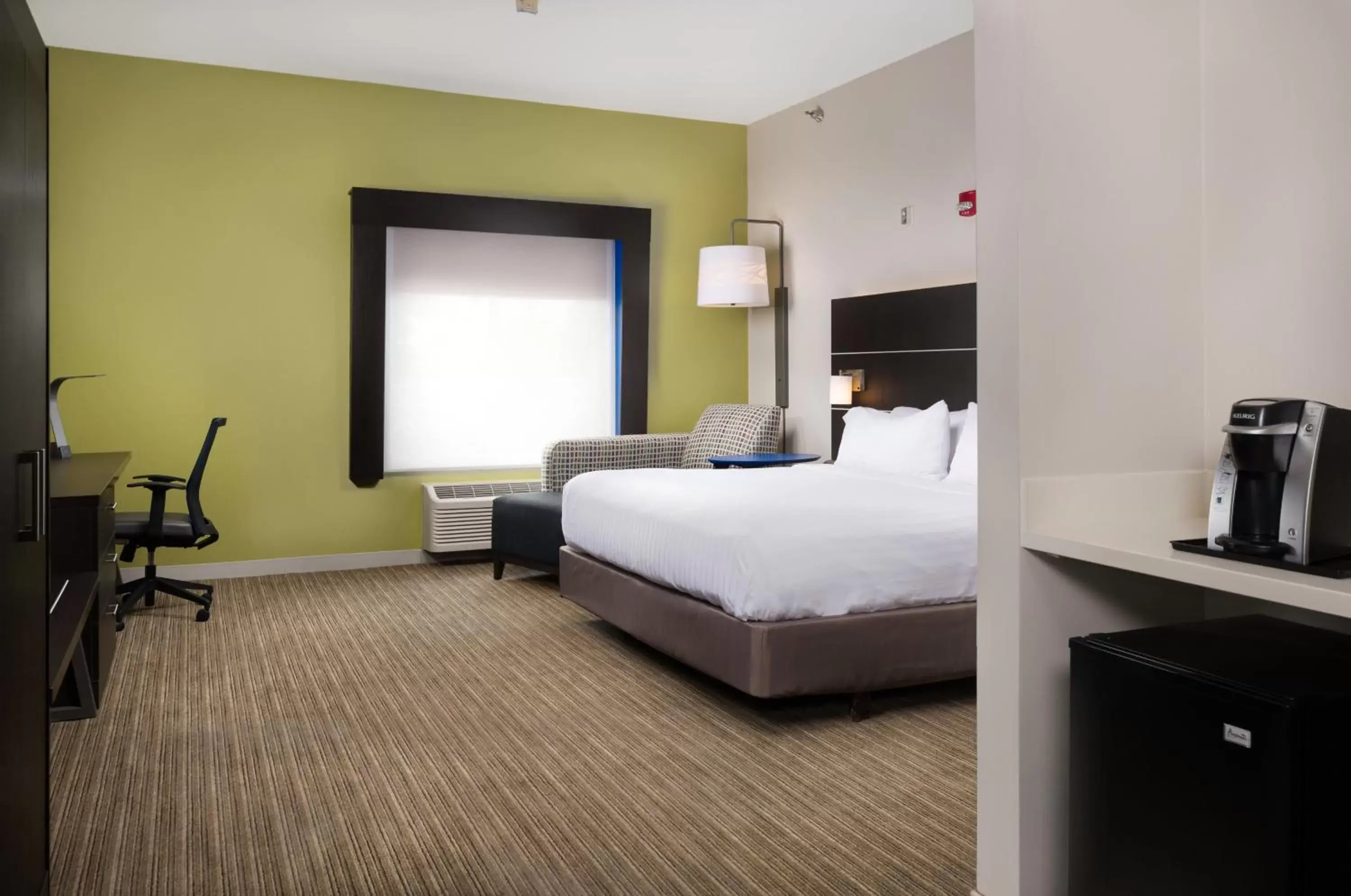 Photo of the whole room, Bed in Holiday Inn Express Independence - Kansas City by IHG Photo of the whole room, Bed in Holiday Inn Express Independence - Kansas City by IHG