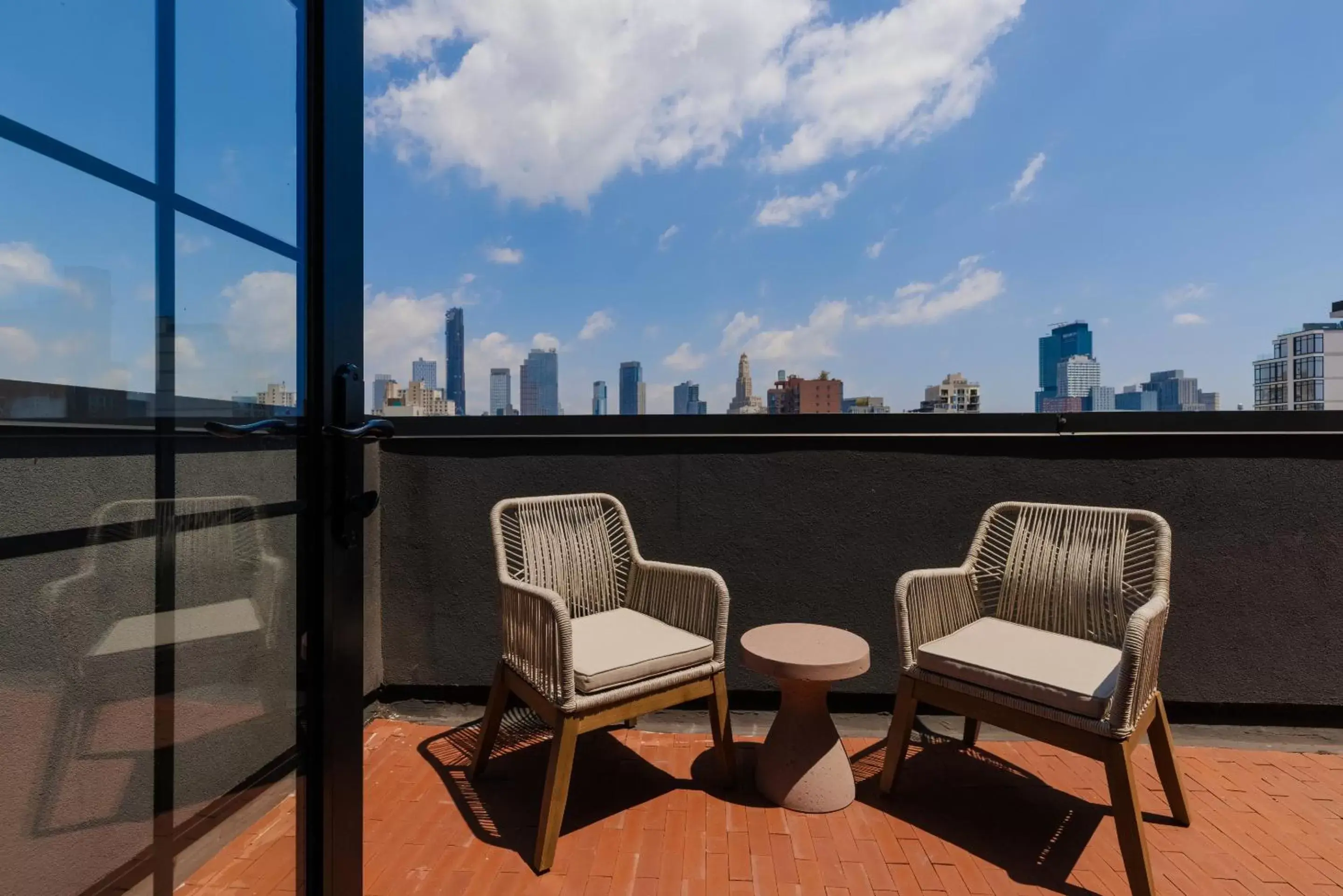 Living room, Balcony/Terrace in Sonder The Industrialist