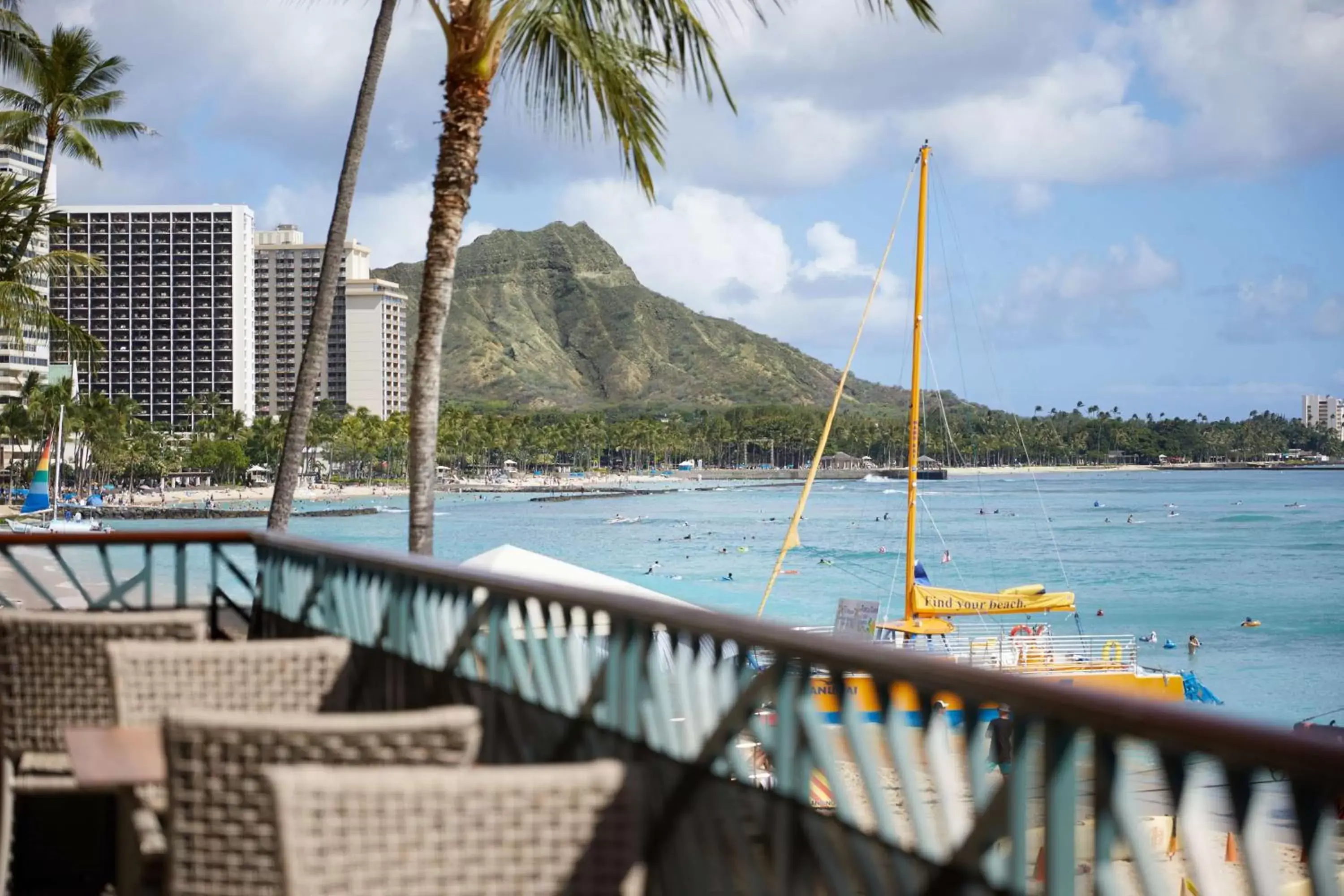 Lounge or bar in OUTRIGGER Waikiki Beach Resort