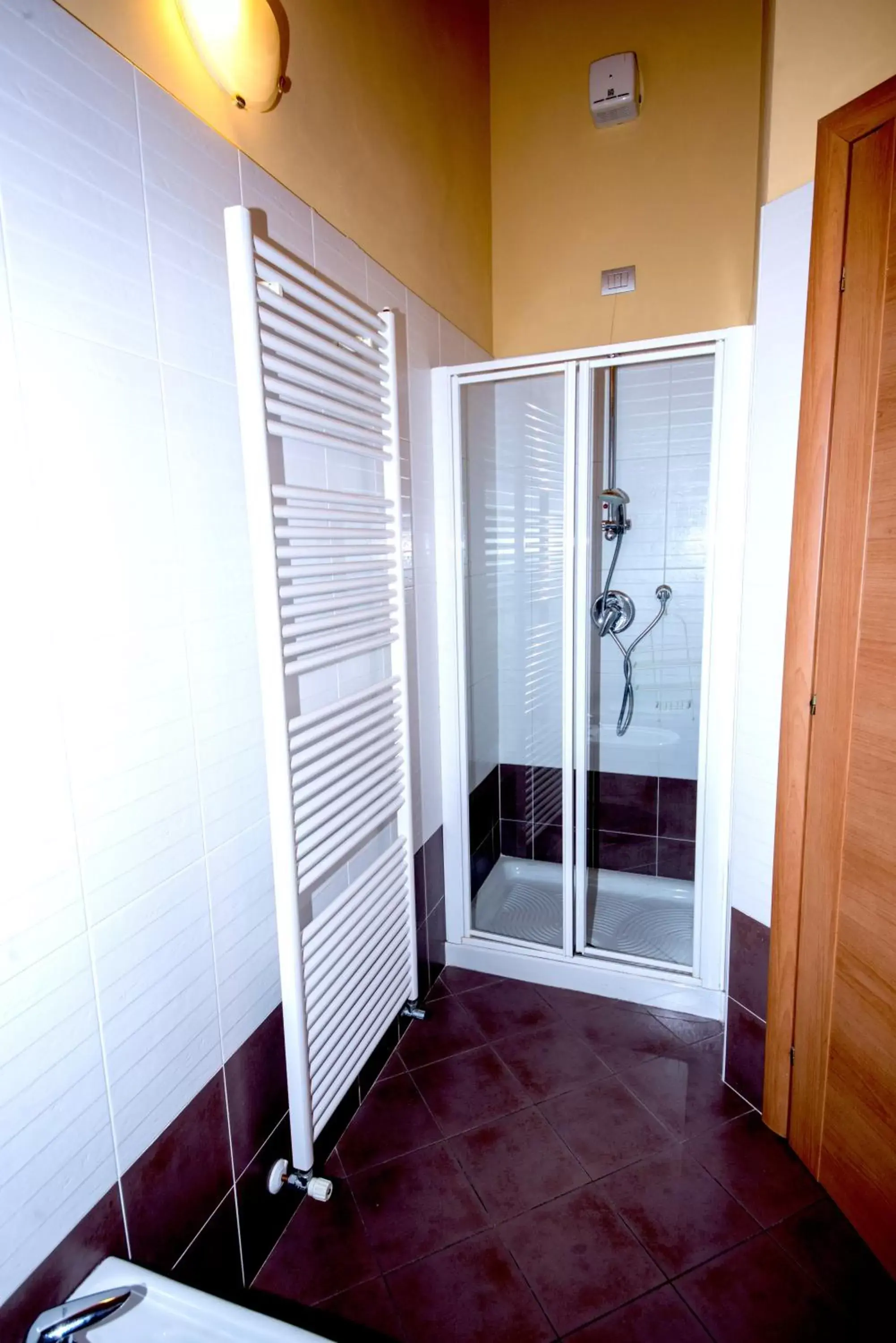 Shower, Bathroom in Sweet Spot