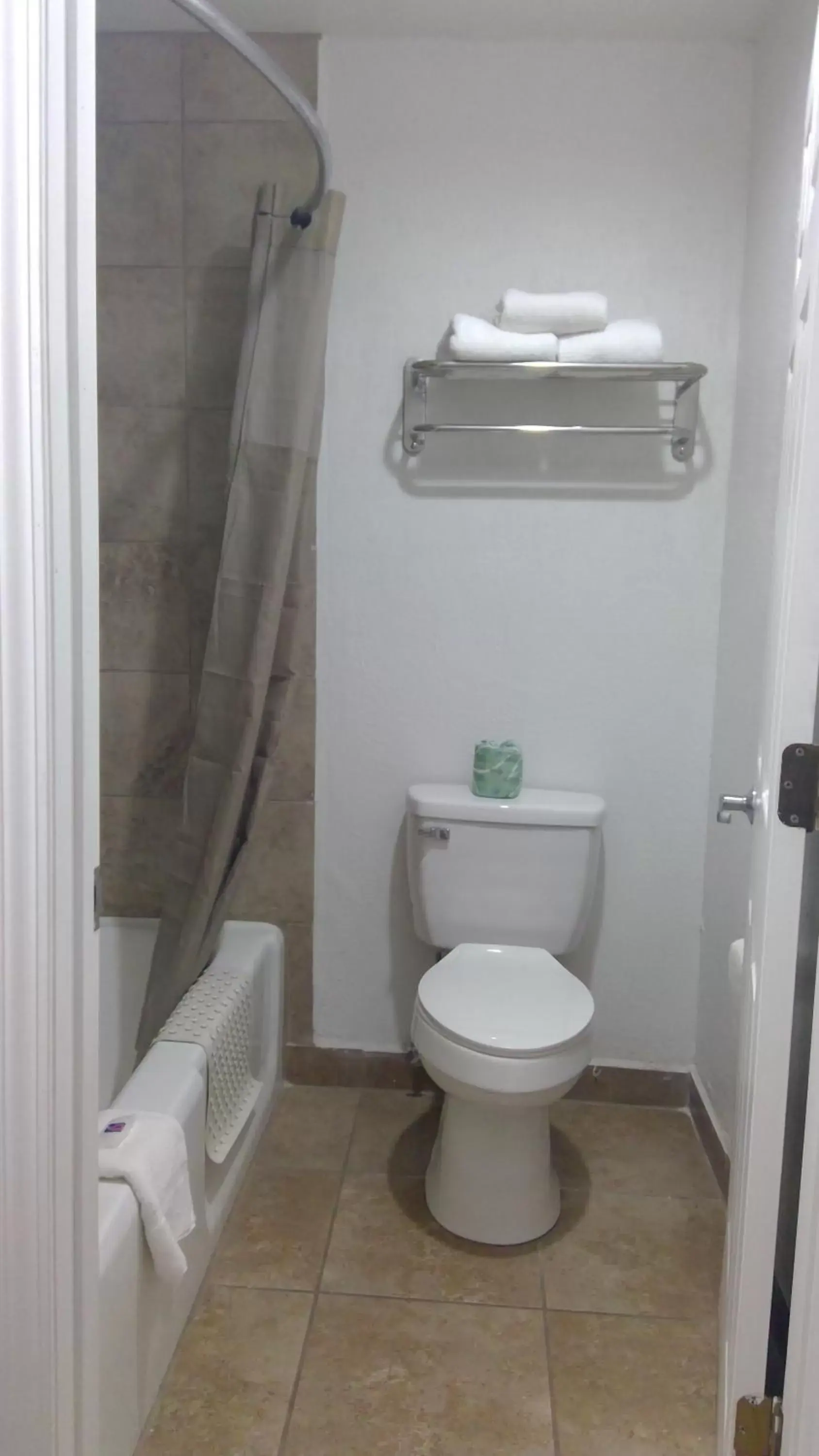 Bathroom in Motel 6-Clovis, NM