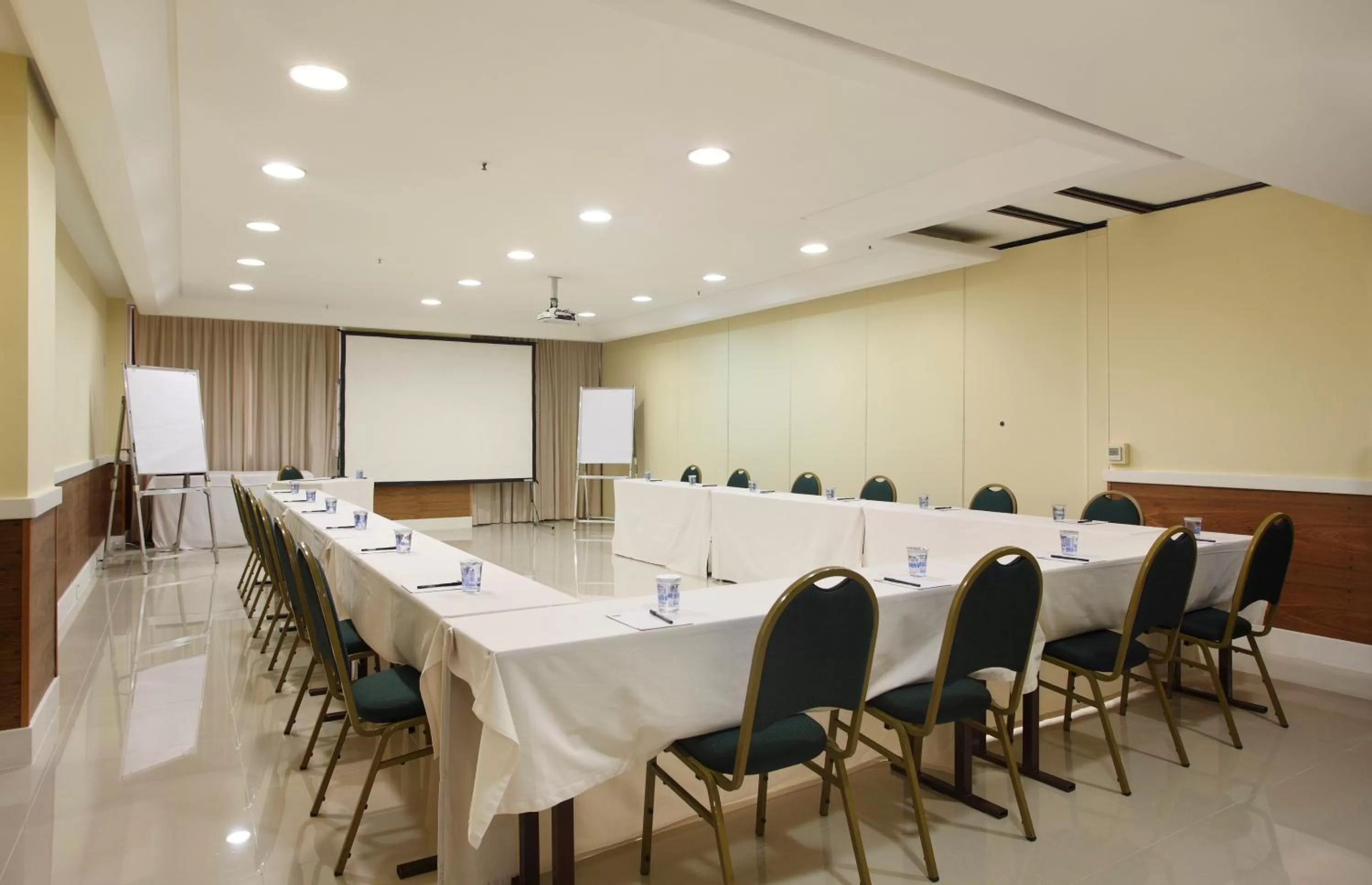 Business facilities in Mirador Rio Copacabana Hotel