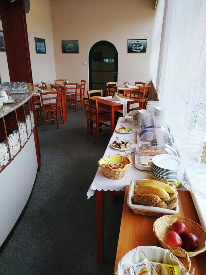 Breakfast in Motel Vega