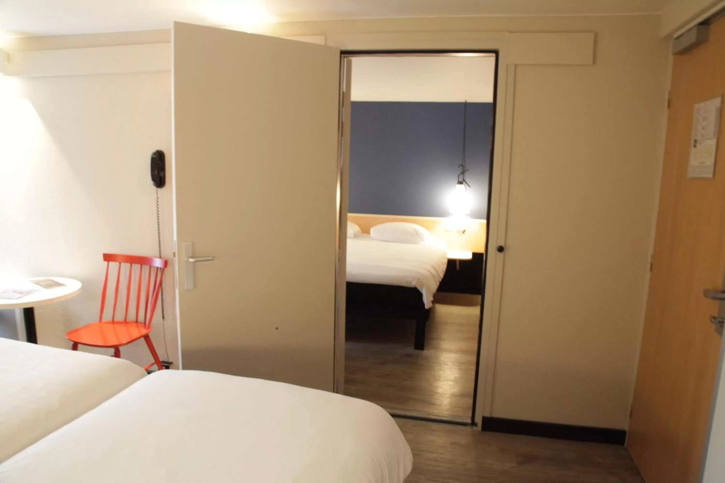 Photo of the whole room, Bed in ibis Brest Kergaradec