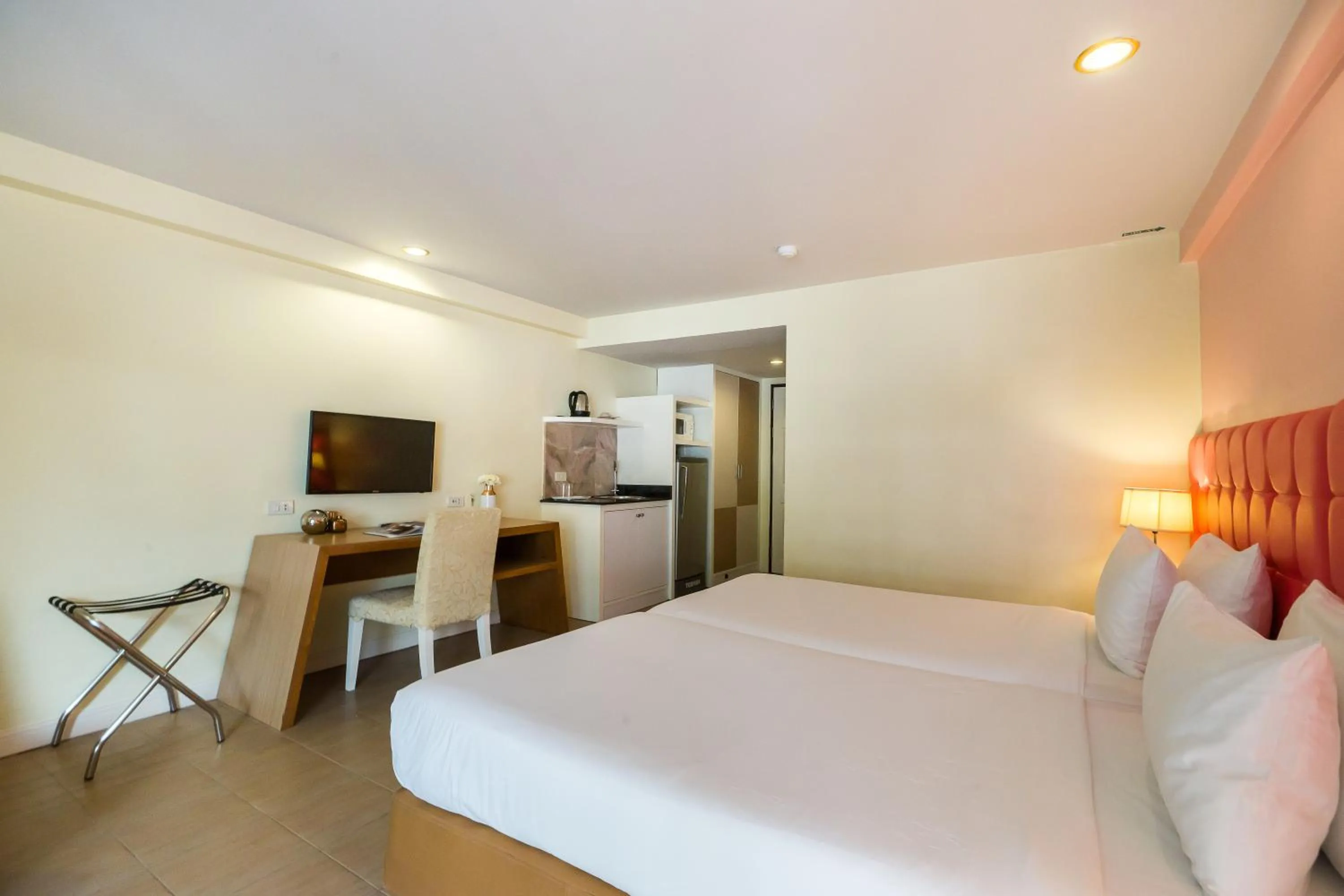 Photo of the whole room, Bed in Bella Villa Metro