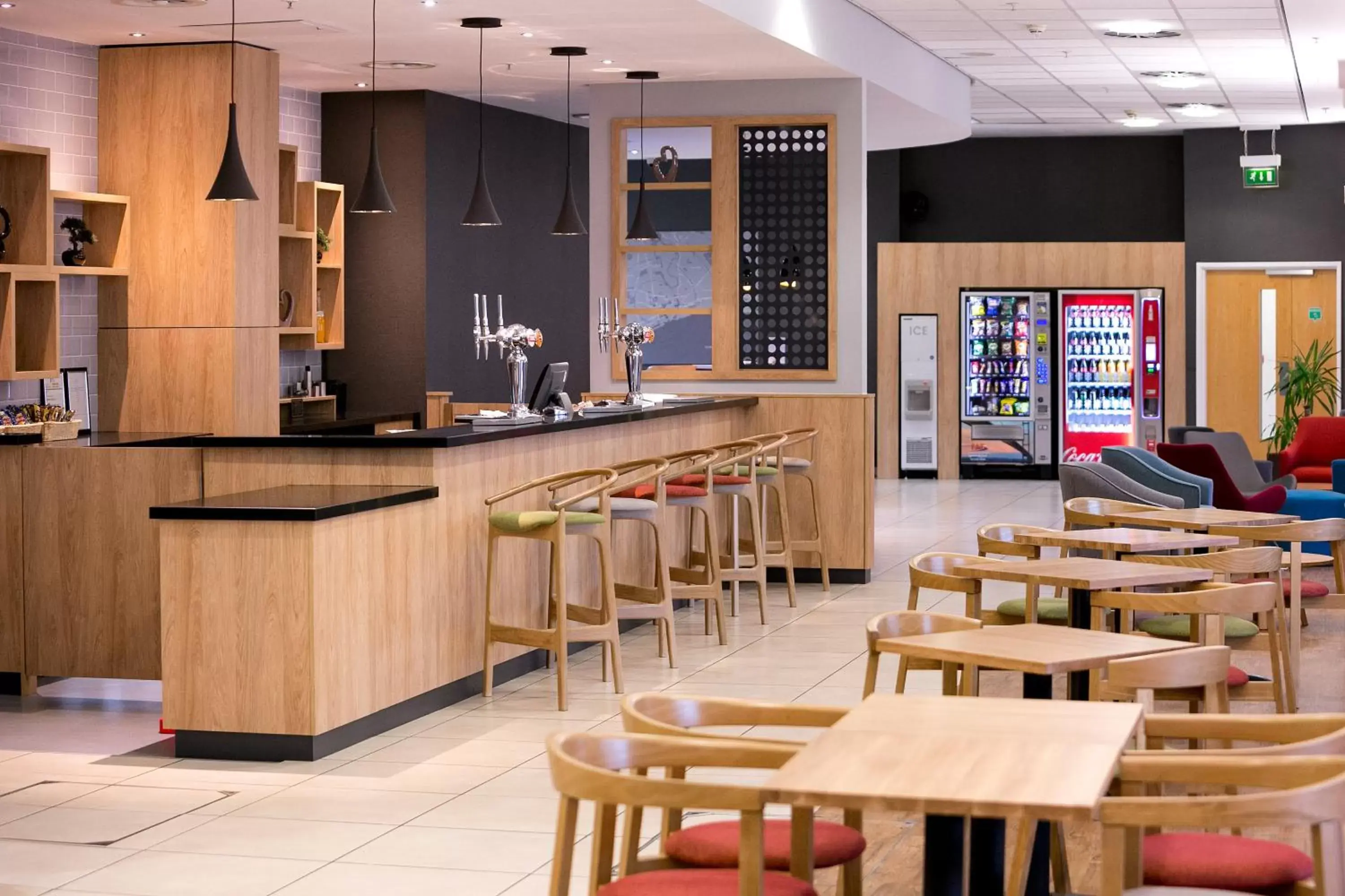 Lounge or bar, Lounge/Bar in Holiday Inn Express Hull City Centre, an IHG Hotel