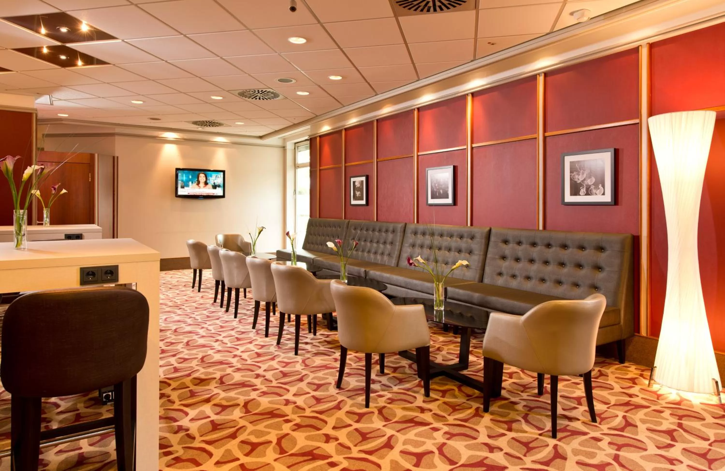 Lobby or reception in Leonardo Hotel Köln