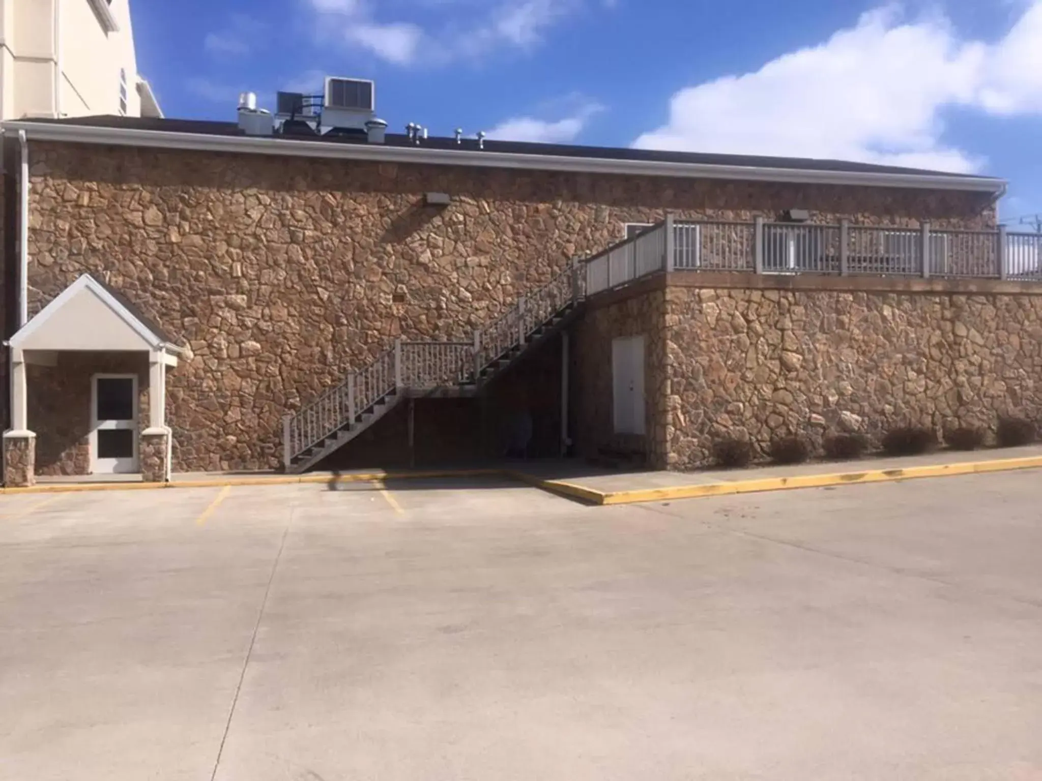 Patio, Property Building in Microtel Inn & Suites Quincy by Wyndham