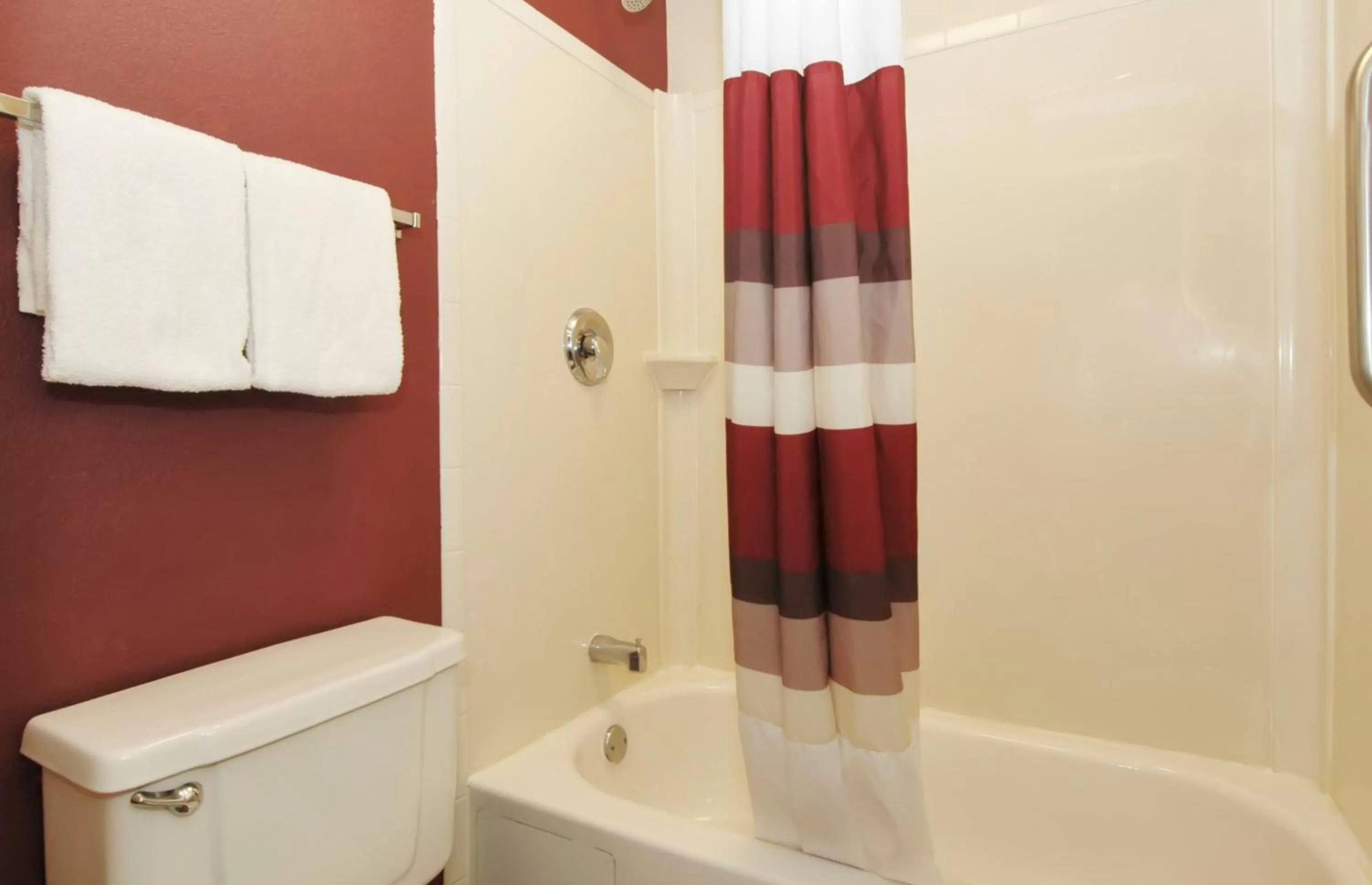 Bathroom in Red Roof PLUS Chicago - Hoffman Estates