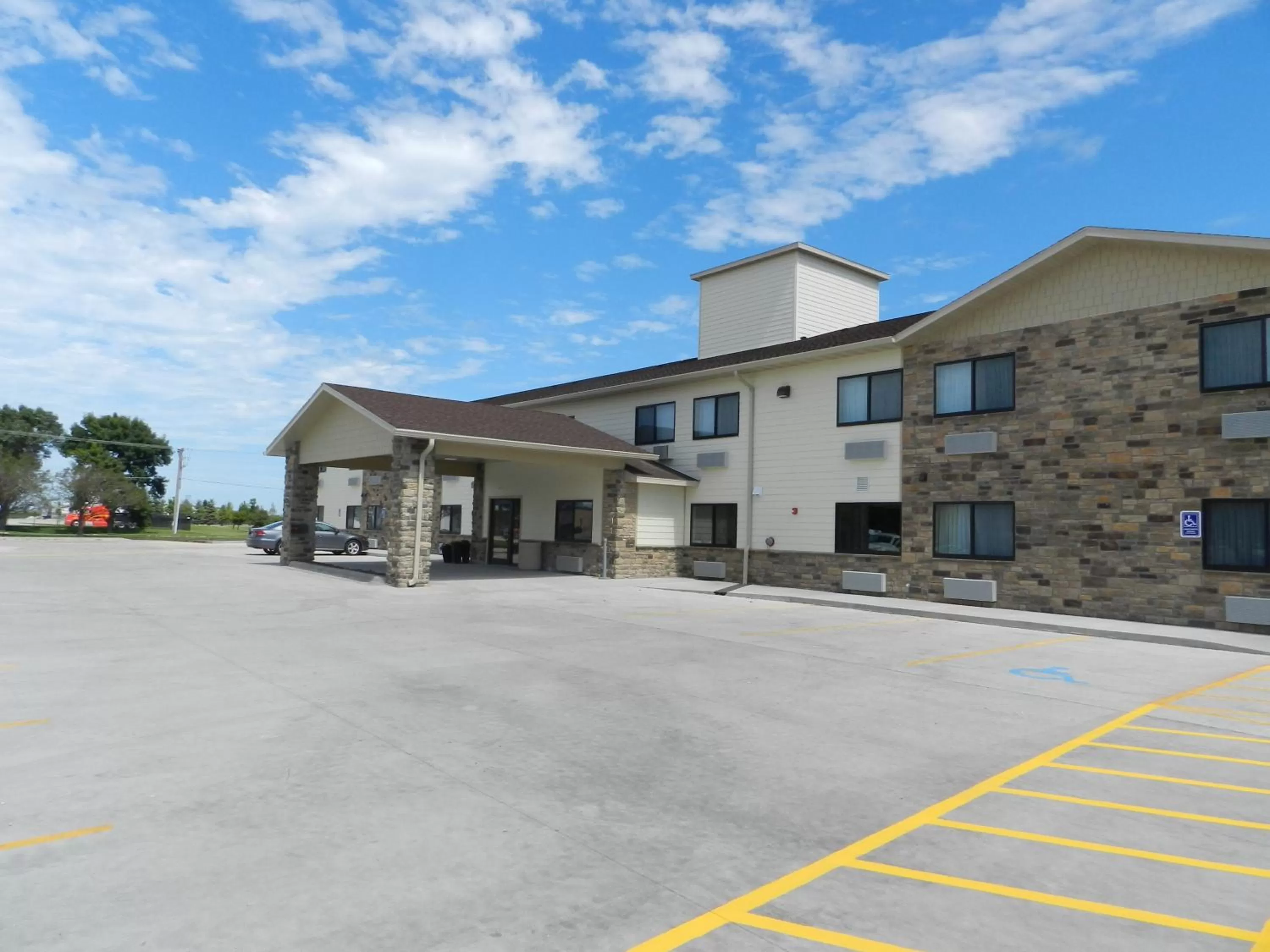Facade/entrance in Cobblestone Inn & Suites - Fort Dodge