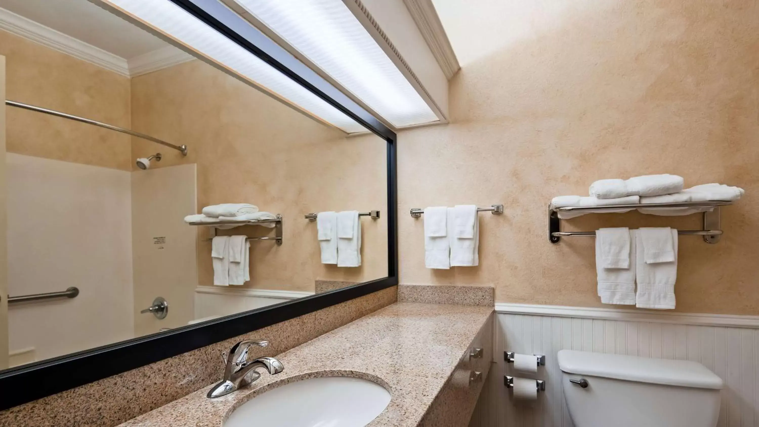 Bathroom in Best Western Dinosaur Valley Inn & Suites