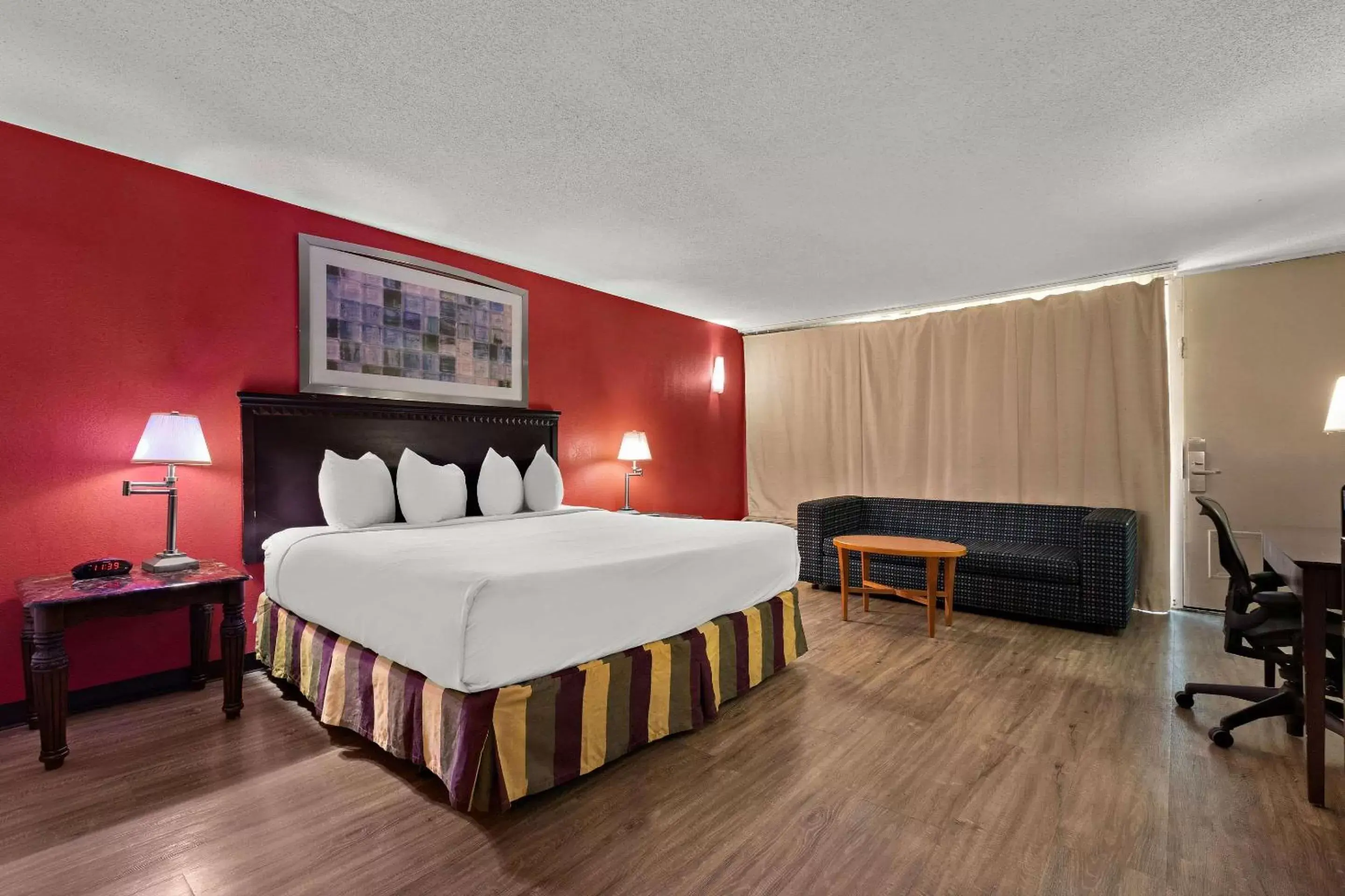 Bedroom, Bed in Quality Inn Wayne - Fairfield Area