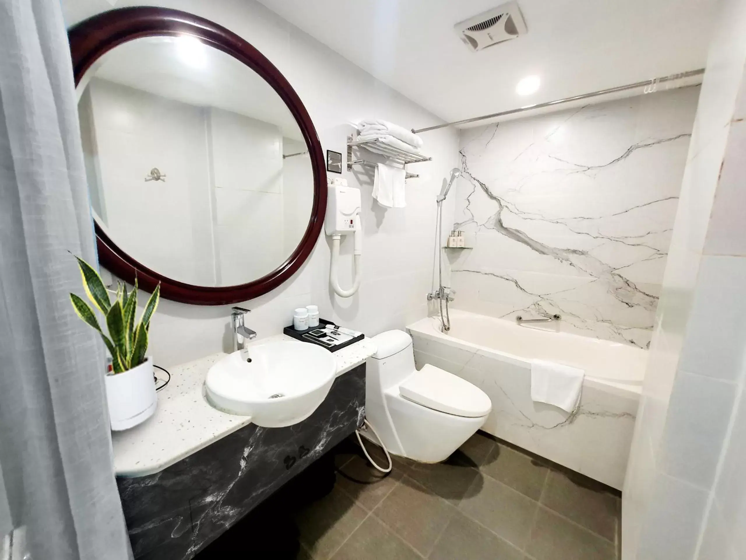 Bath, Bathroom in Hanoi Siva Luxury Hotel & Travel
