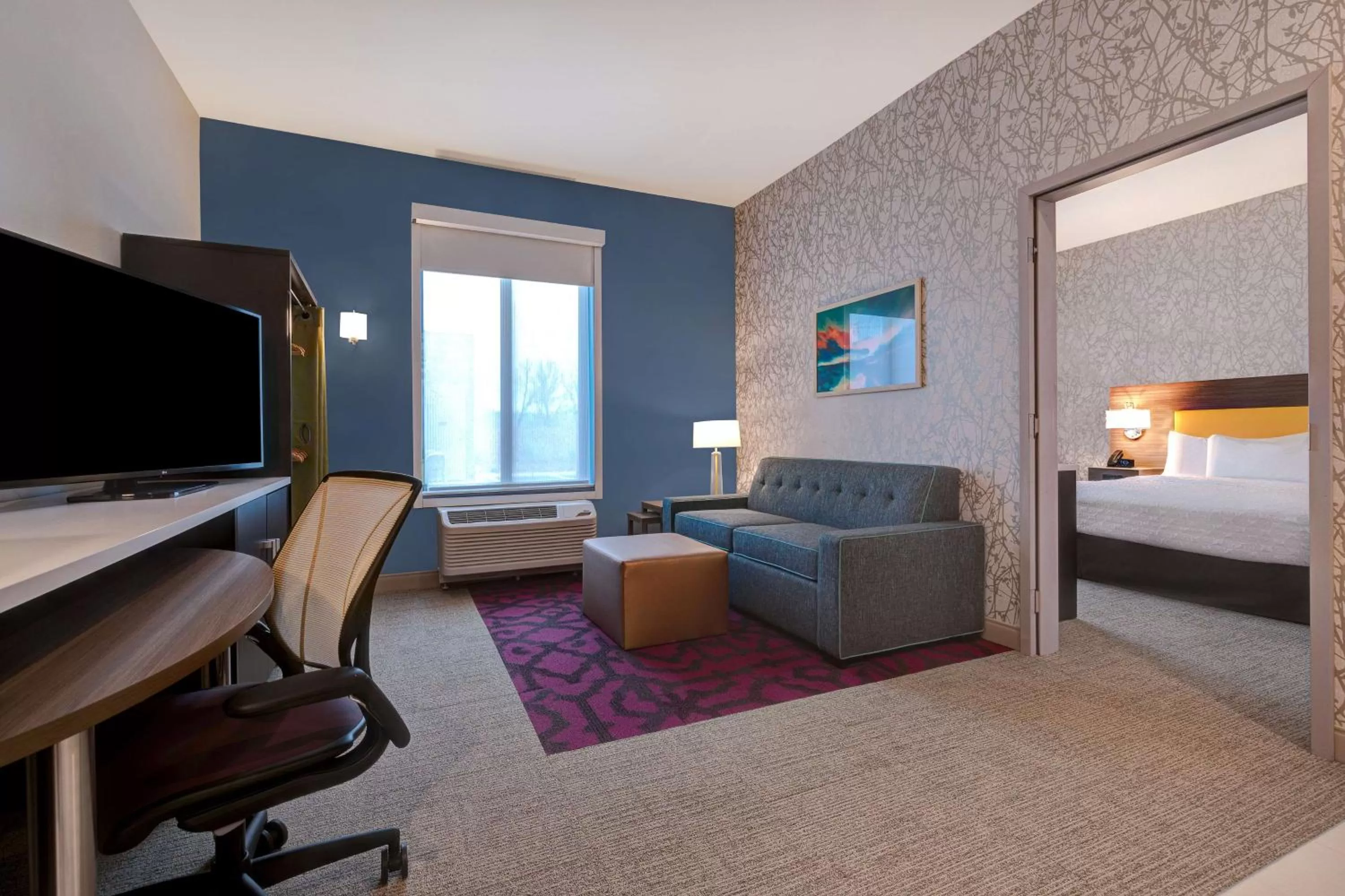 Bedroom, Bed in Home2 Suites By Hilton Redding