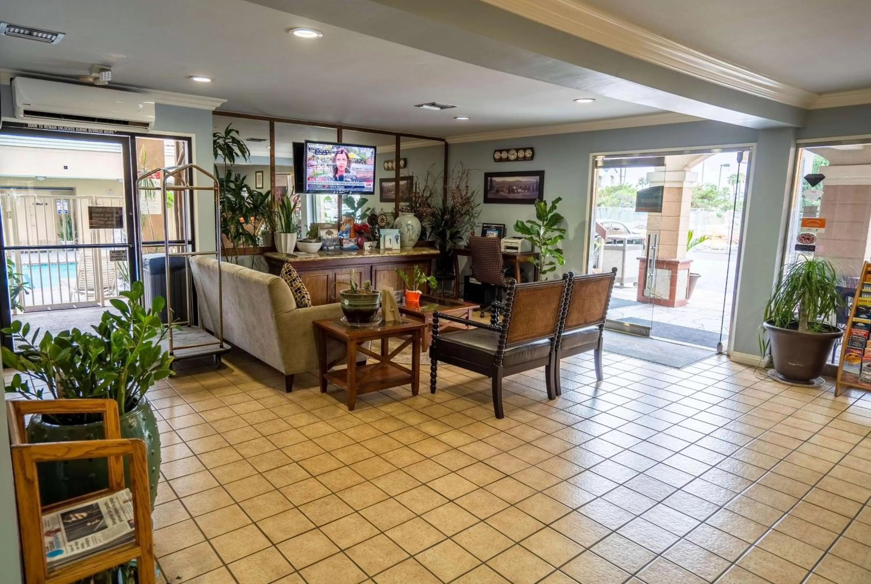 Lobby or reception in Howard Johnson by Wyndham Buena Park