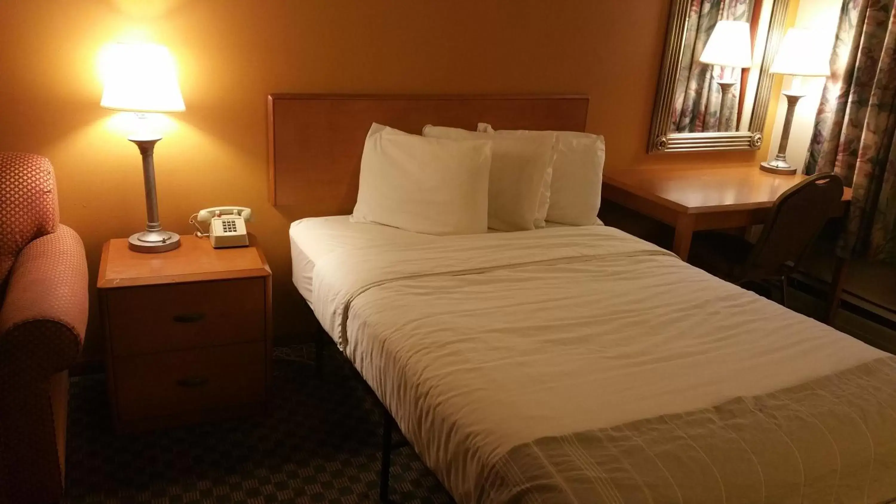 Bed in Dartmouth Motor Inn