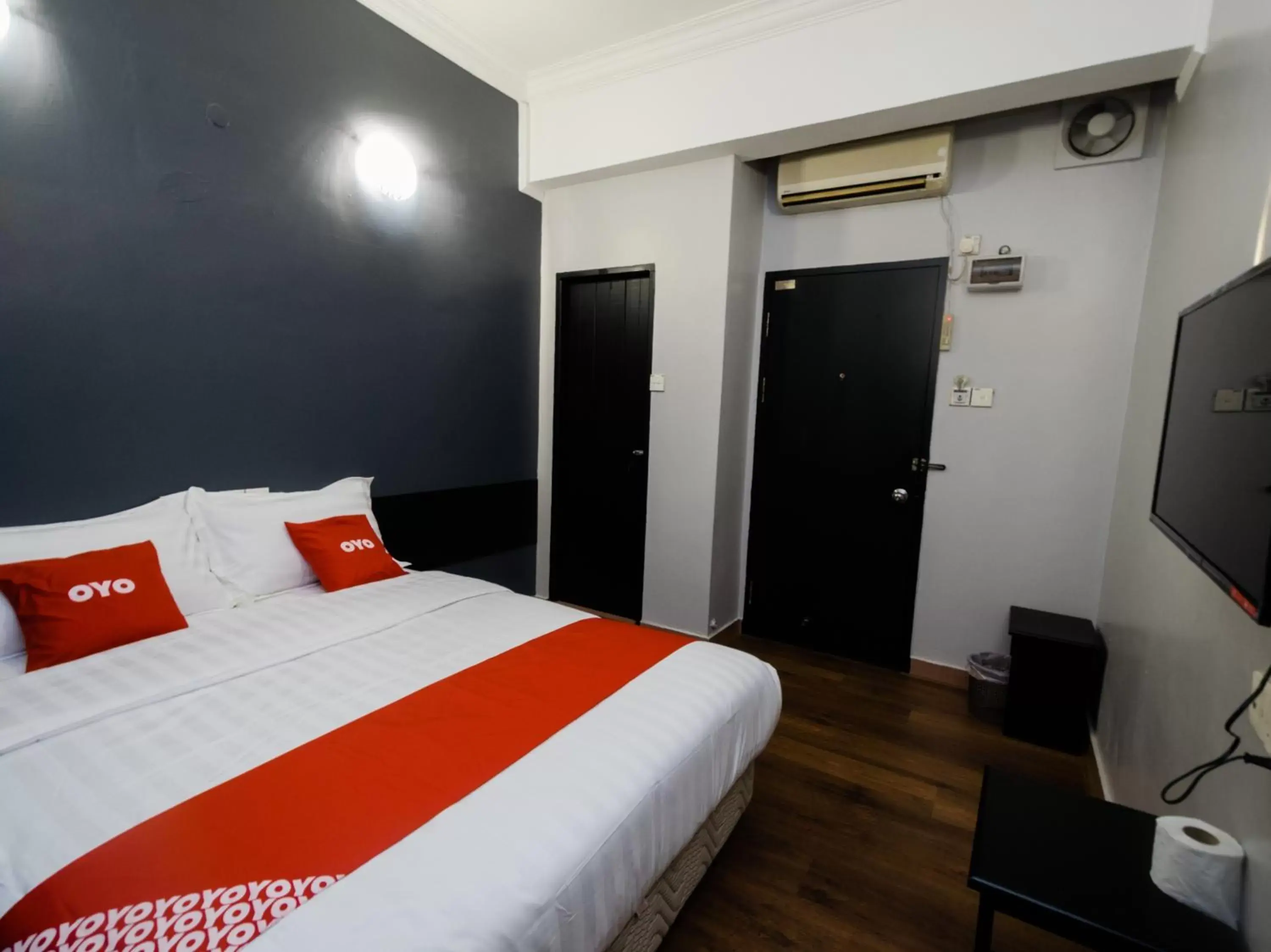 Bedroom in OYO 89578 Dung Fang Hotel No.1 Sibu