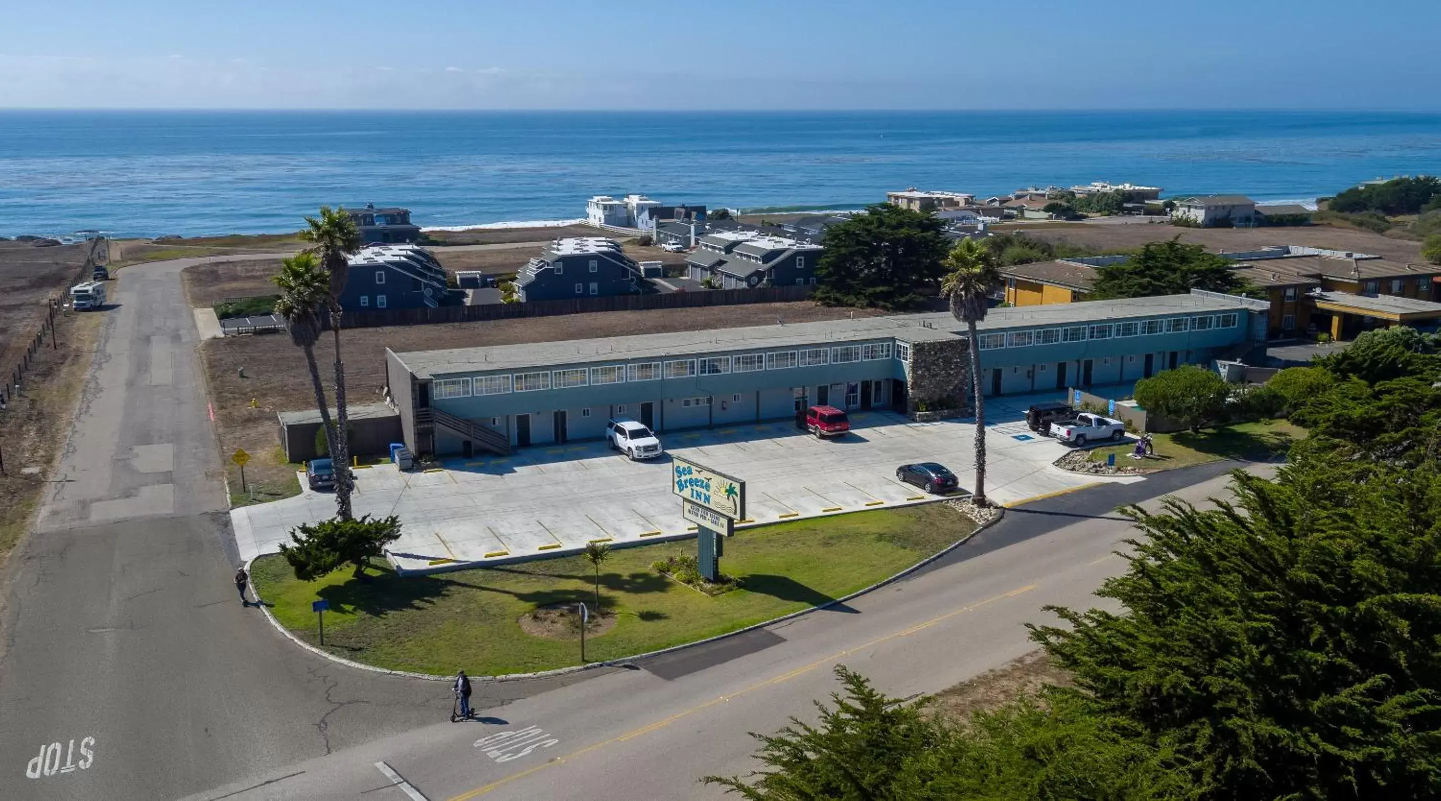 Sea view, Bird's-eye View in Sea Breeze Inn - San Simeon