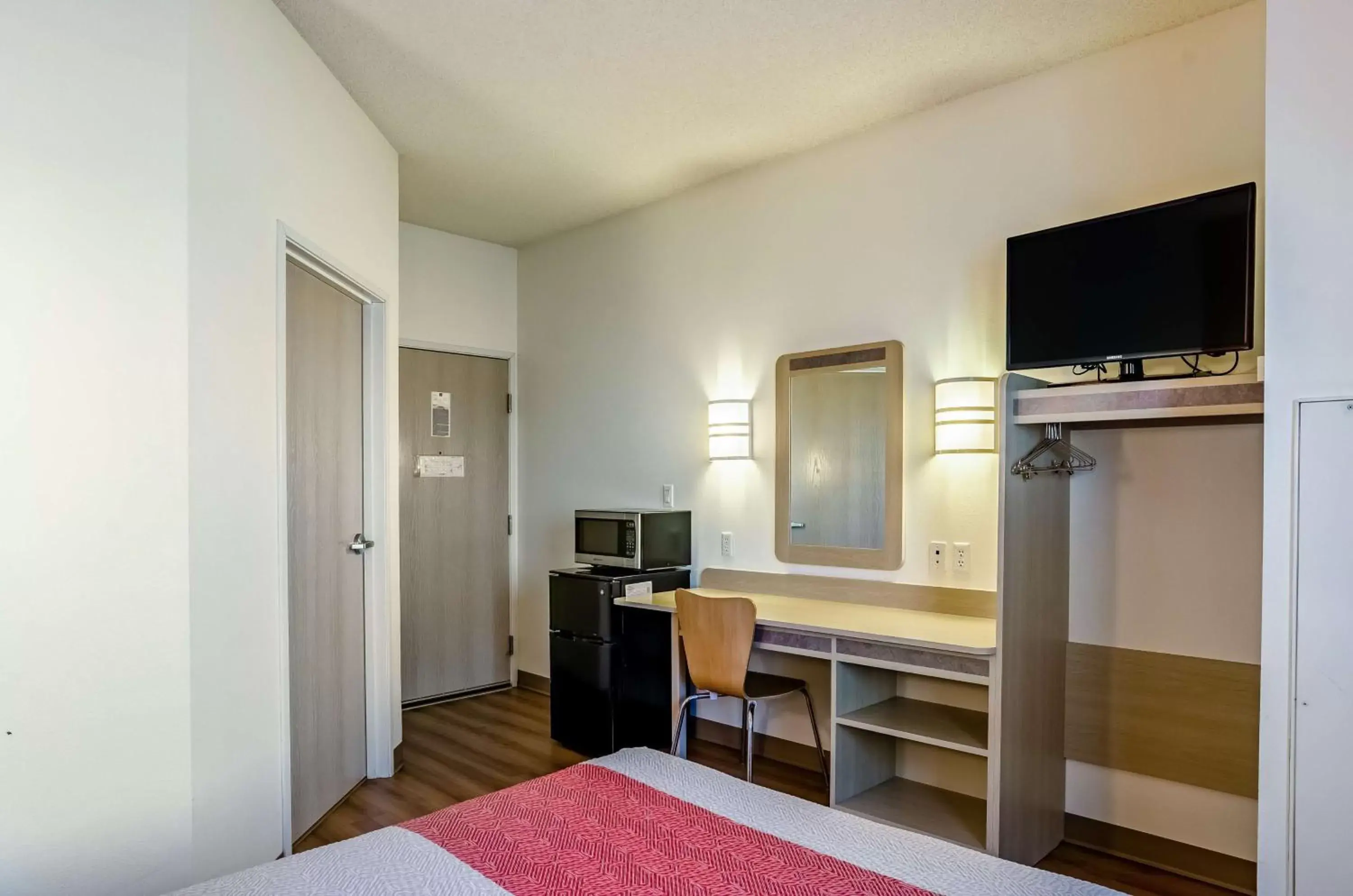 Bedroom, TV/Entertainment Center in Motel 6-Sidney, NE