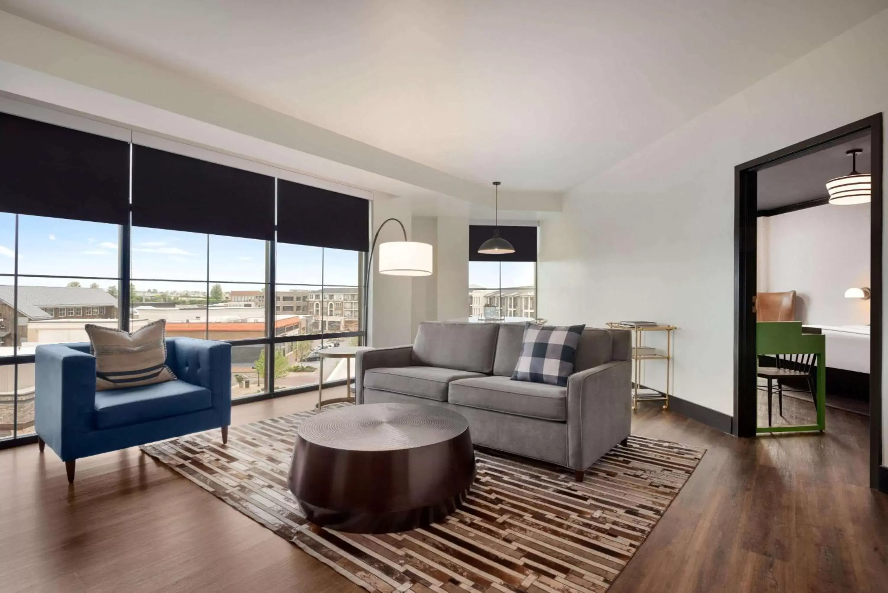 Photo of the whole room, Seating Area in Origin Lexington, a Wyndham Hotel