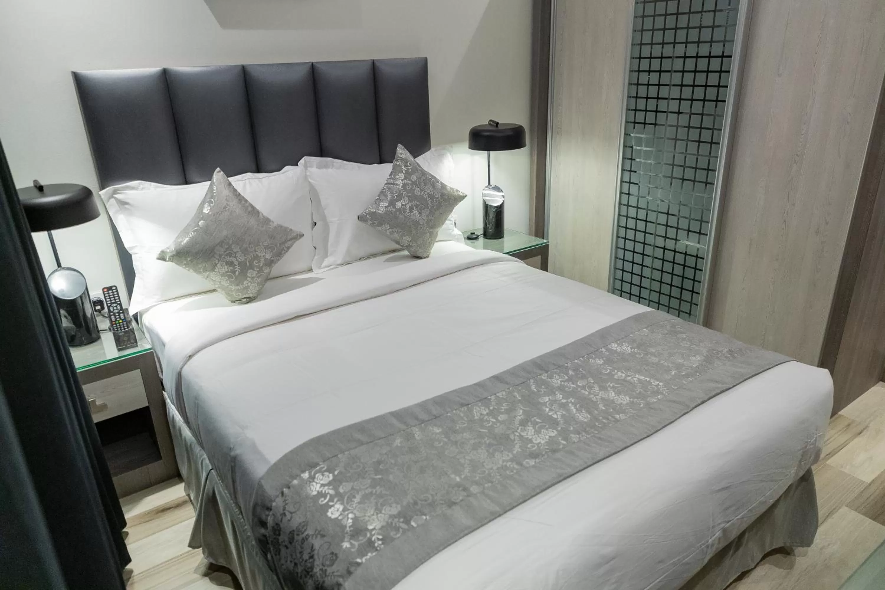 Property building, Bed in Seven Palaces