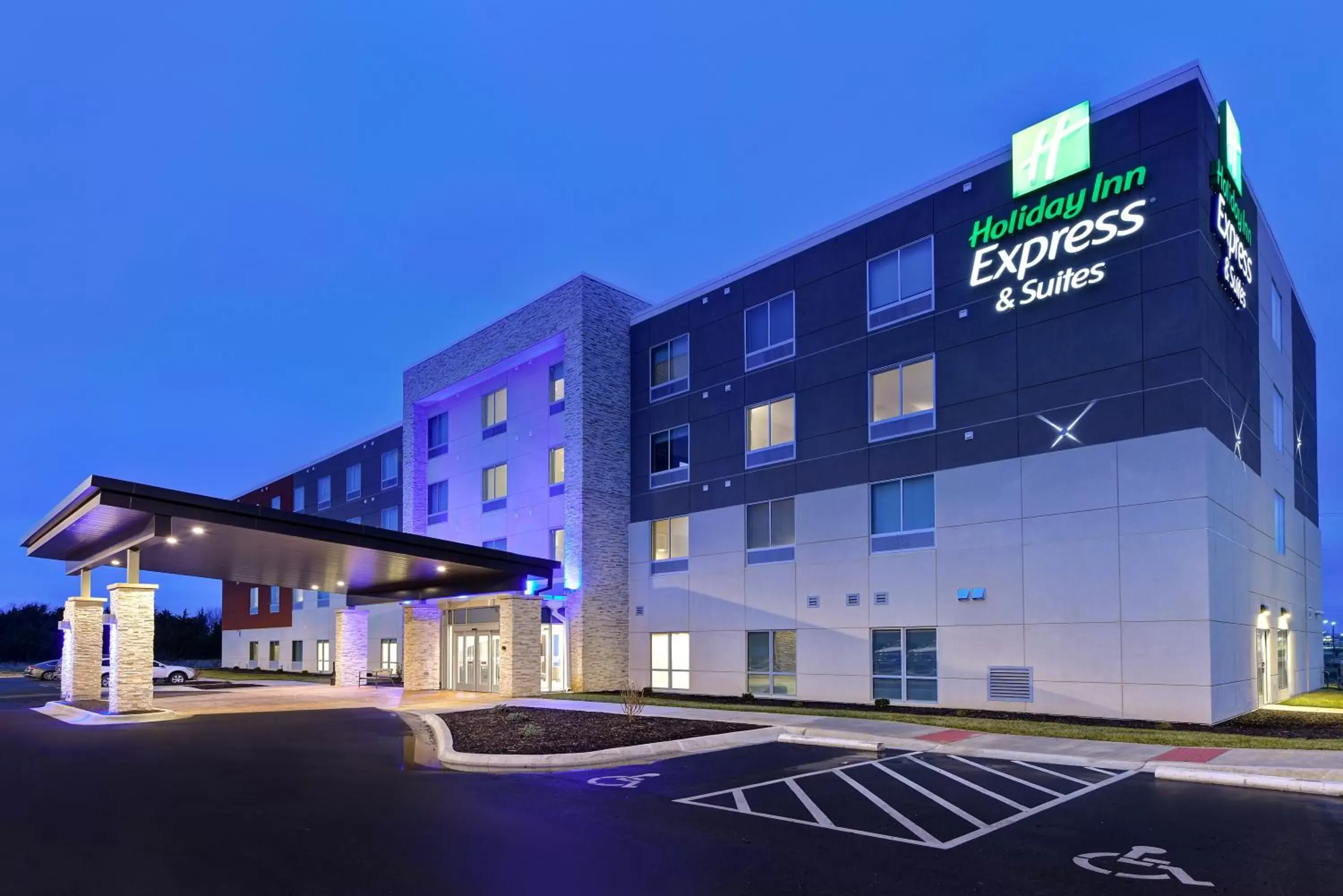 Property building in Holiday Inn Express & Suites - Ottawa, an IHG Hotel