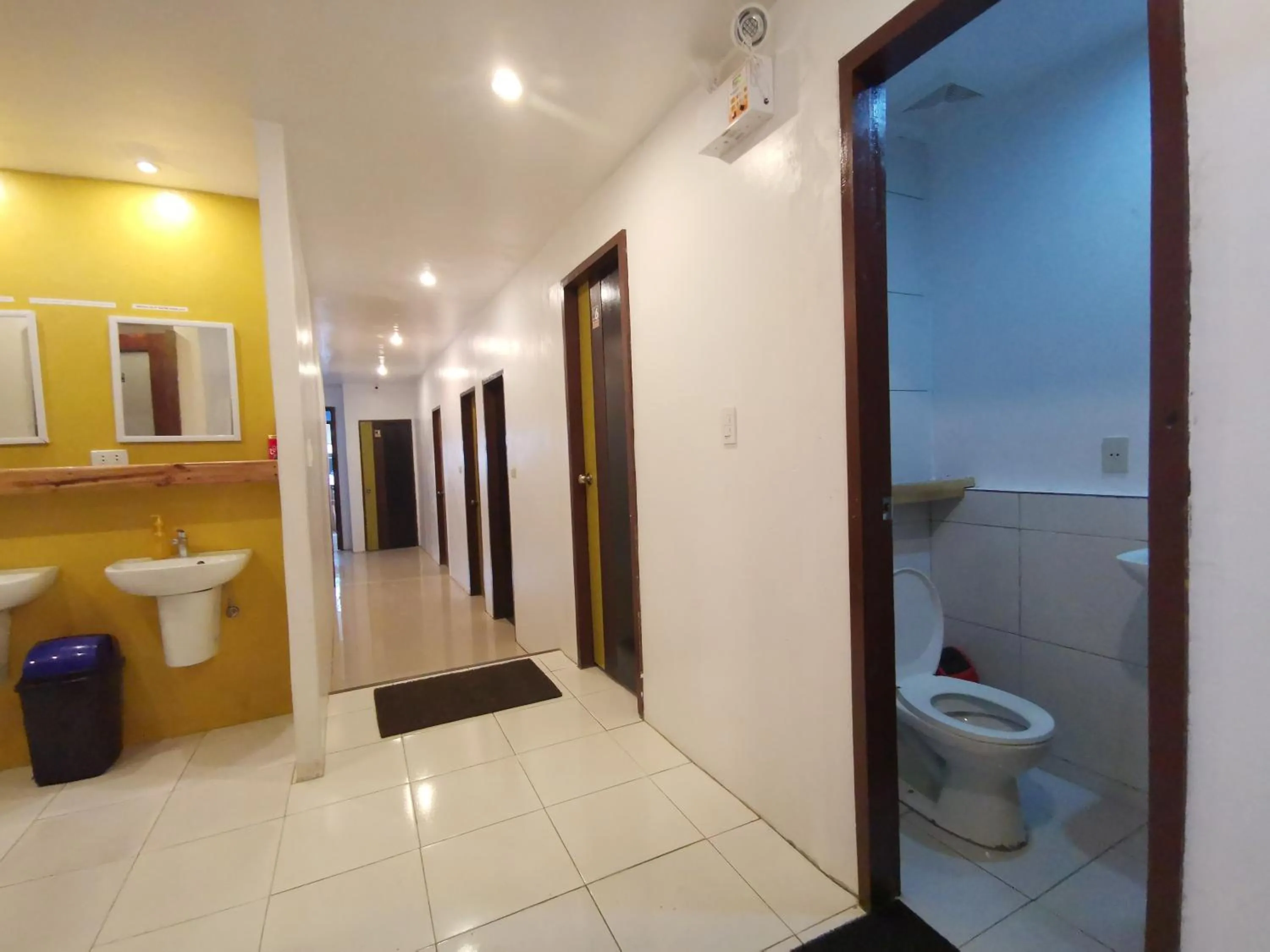 Bathroom in One Hostel - El Nido