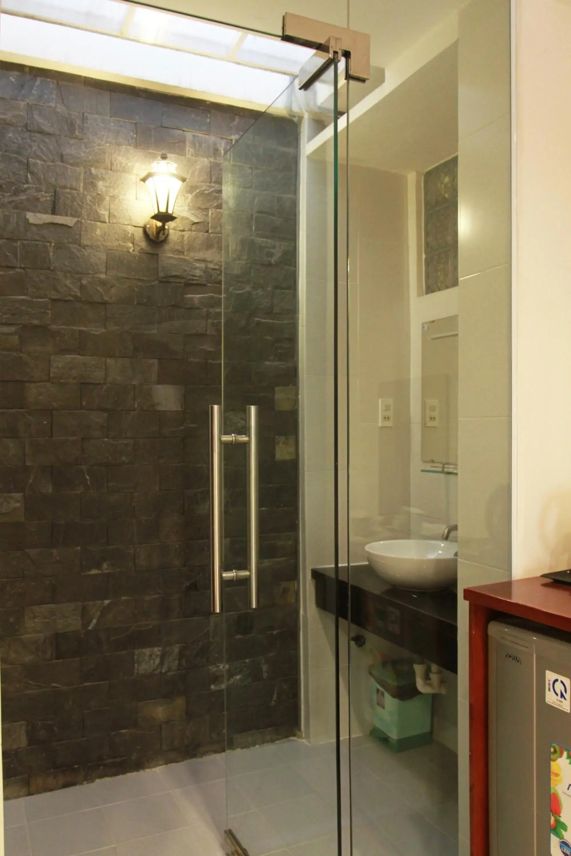 Shower, Bathroom in Ngoc Minh Hotel