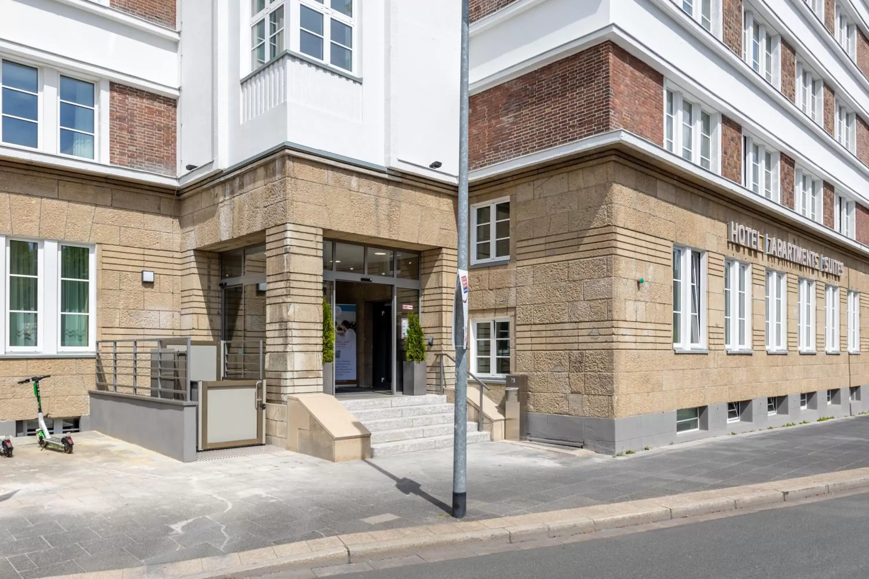 Facade/entrance, Property Building in Trip Inn Living and Suites Essen