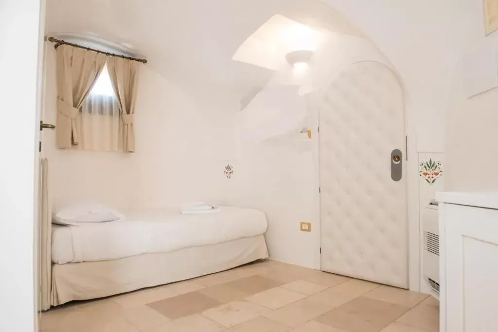 Bed in Dimora Dell'Osanna Raro Villas Smart Rooms Collection