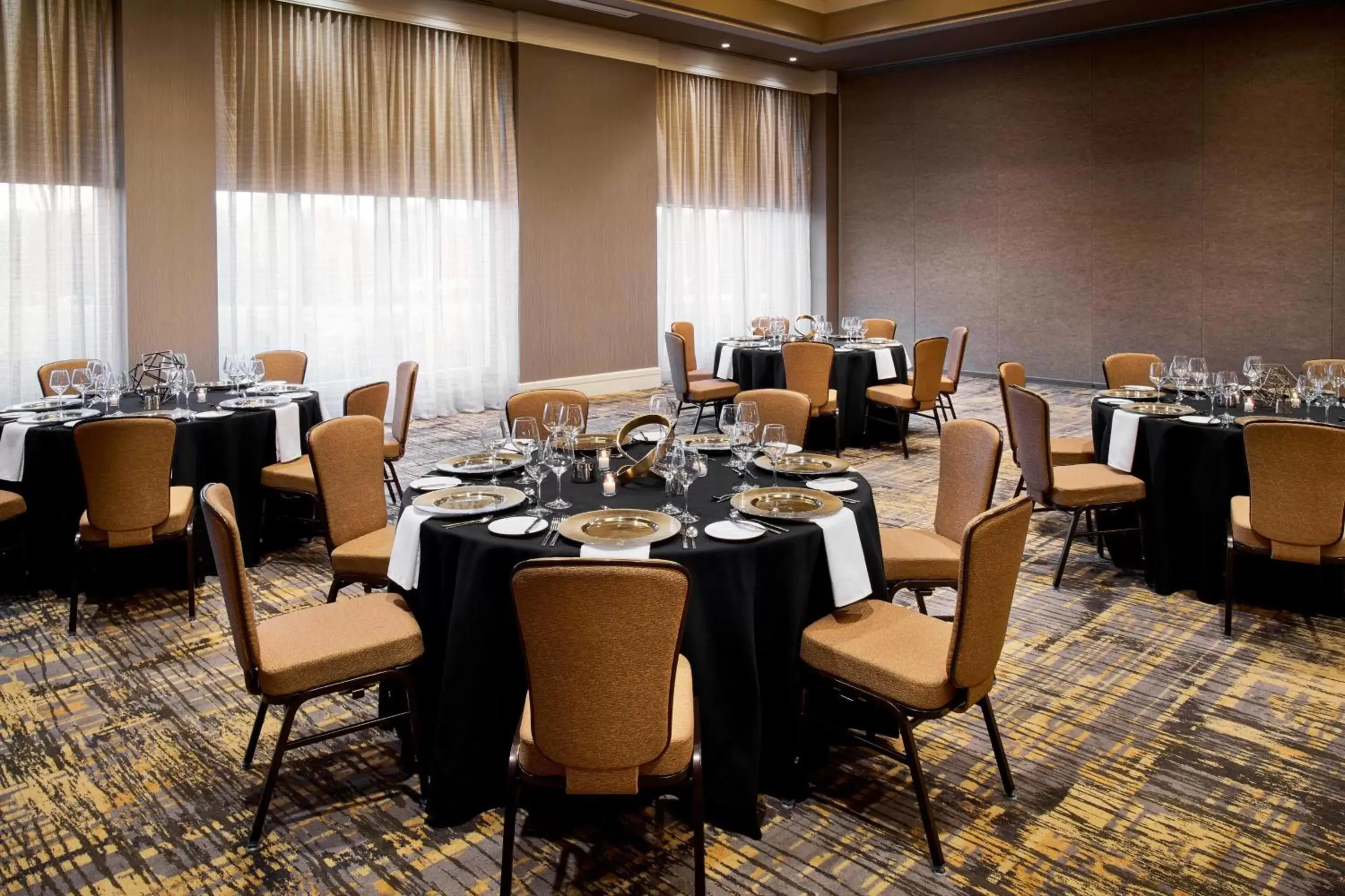 Meeting/conference room, Restaurant/Places to Eat in The StateView Hotel, Autograph Collection