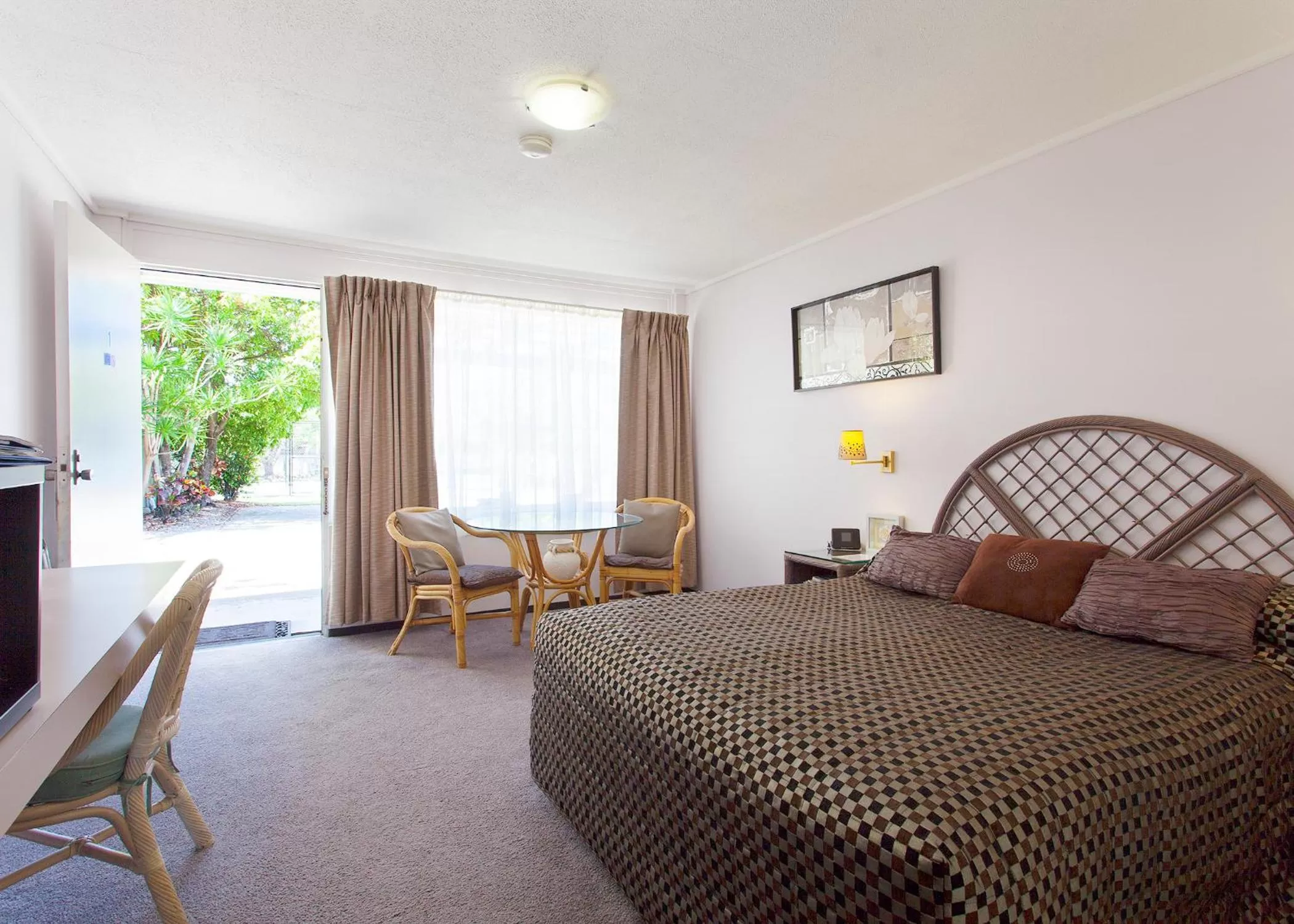 Bedroom, Bed in Raceways Motel