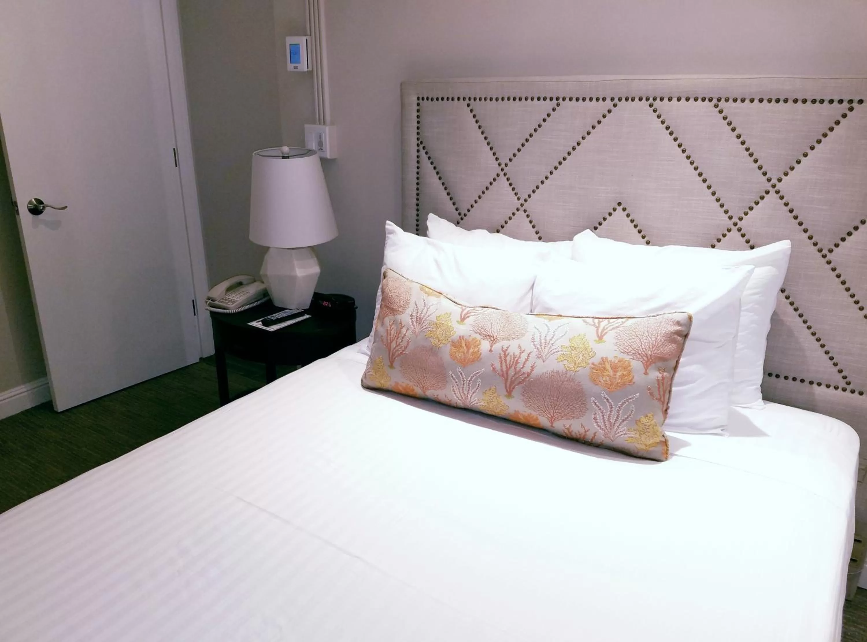 Bed, Room Photo in Imperial Hawaii Resort