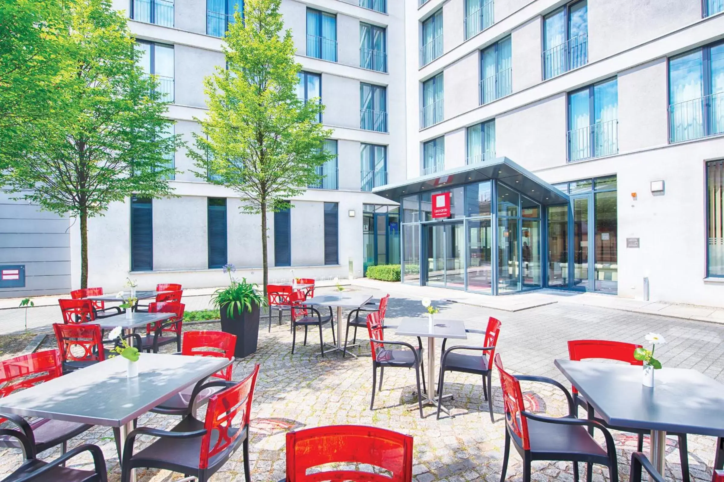 Balcony/Terrace, Restaurant/Places to Eat in Leonardo Hotel Dresden Altstadt