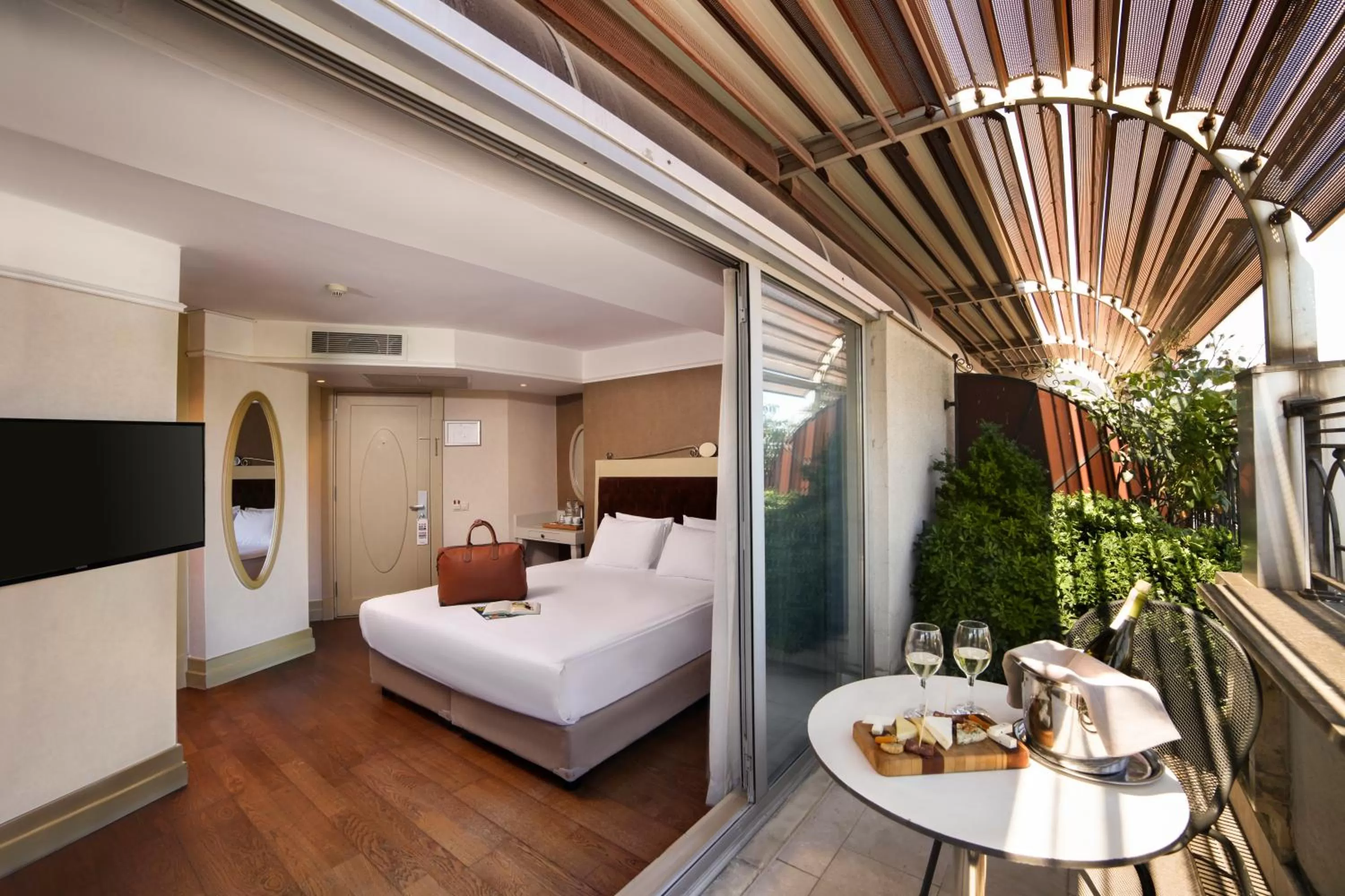 Balcony/Terrace, Bed in Faros Hotel Old City - Special Category