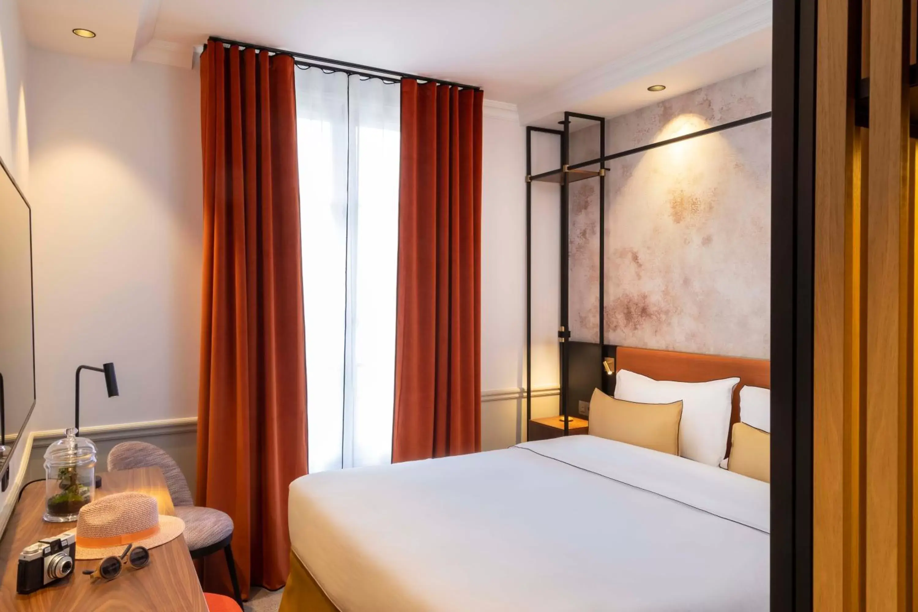 Bedroom, Bed in Victoria Palace Hotel Bedroom, Bed in Victoria Palace Hotel