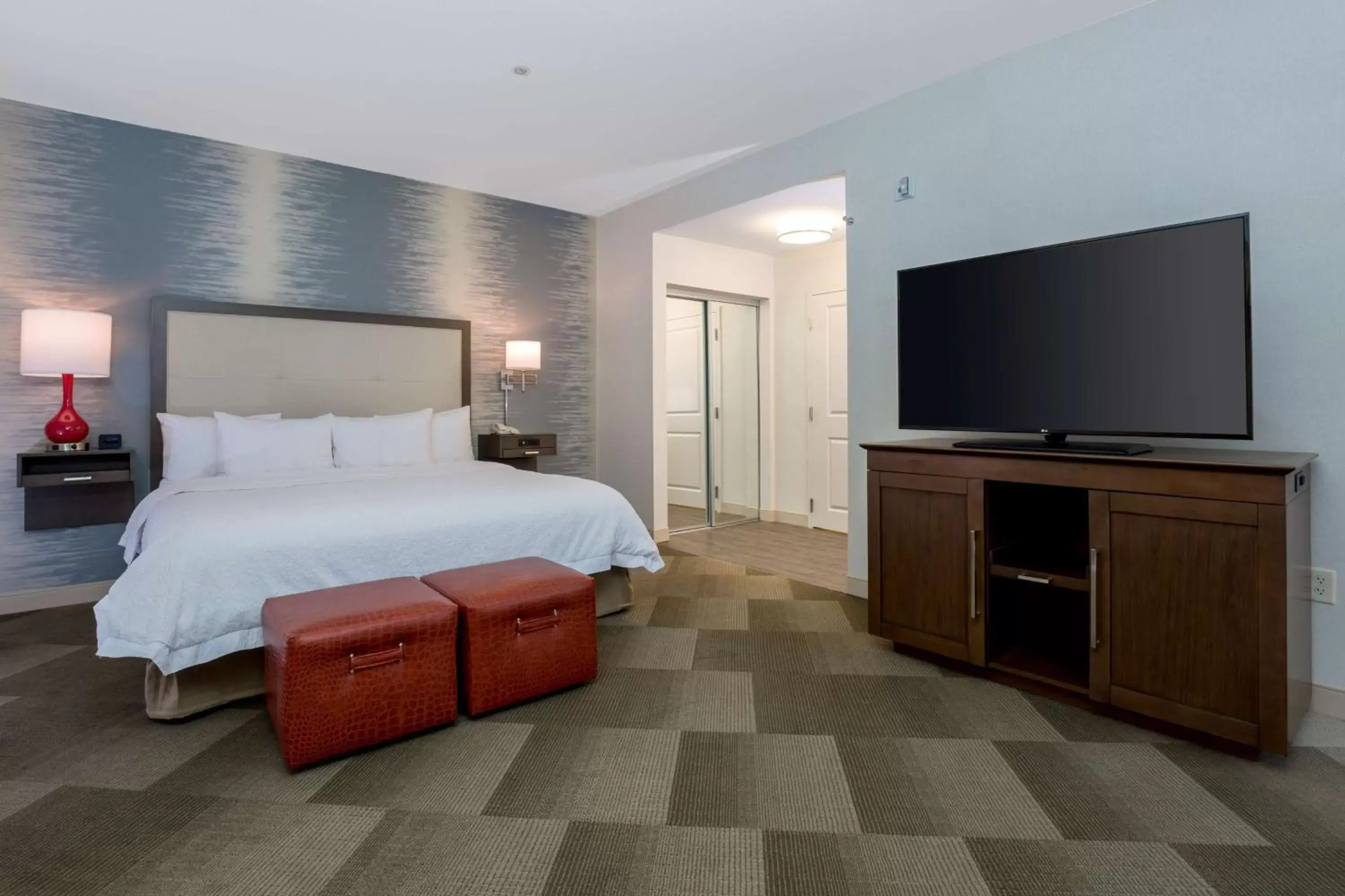 Bed in Hampton Inn & Suites San Diego-Poway