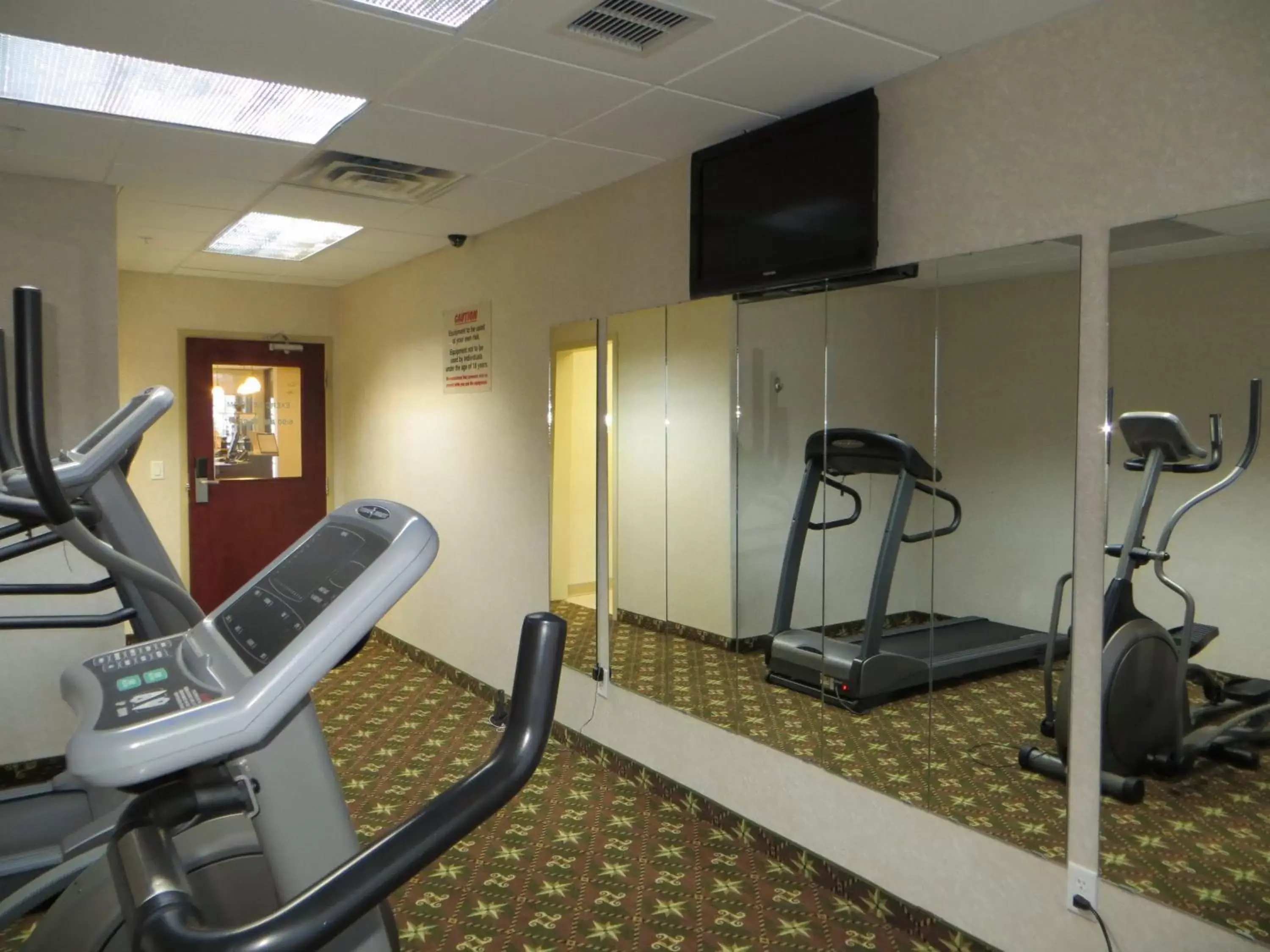 Fitness centre/facilities, Fitness Center/Facilities in Super 8 by Wyndham Red Deer City Centre